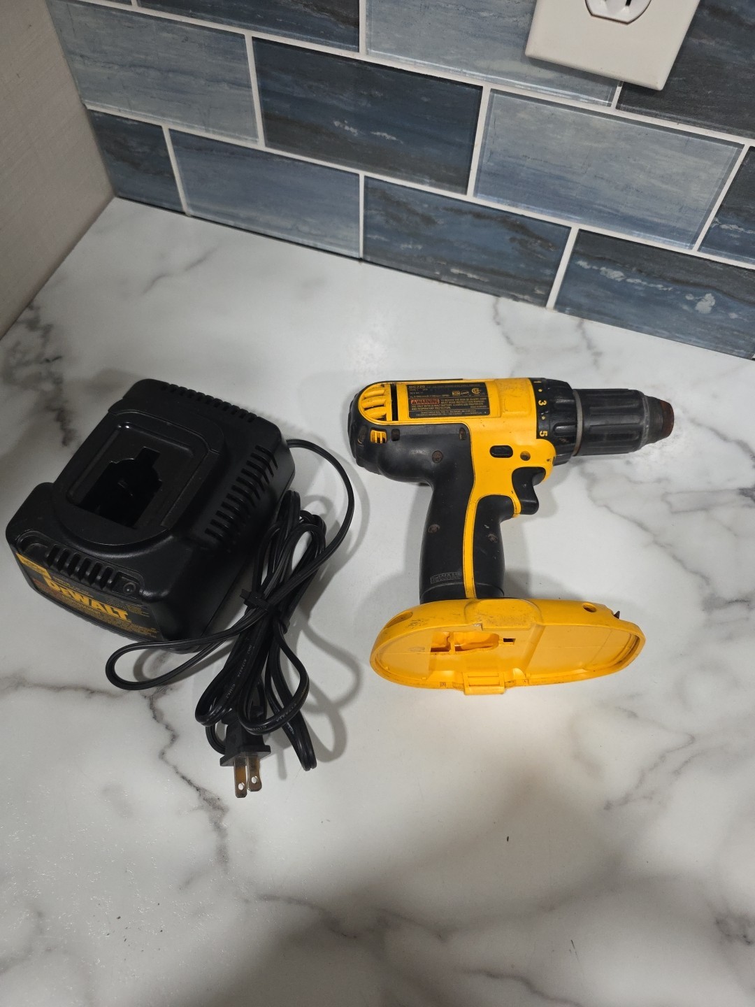 Dewalt DC720 1/2” 12.7mm Cordless Keyless Drill Driver 18Volt With Charger