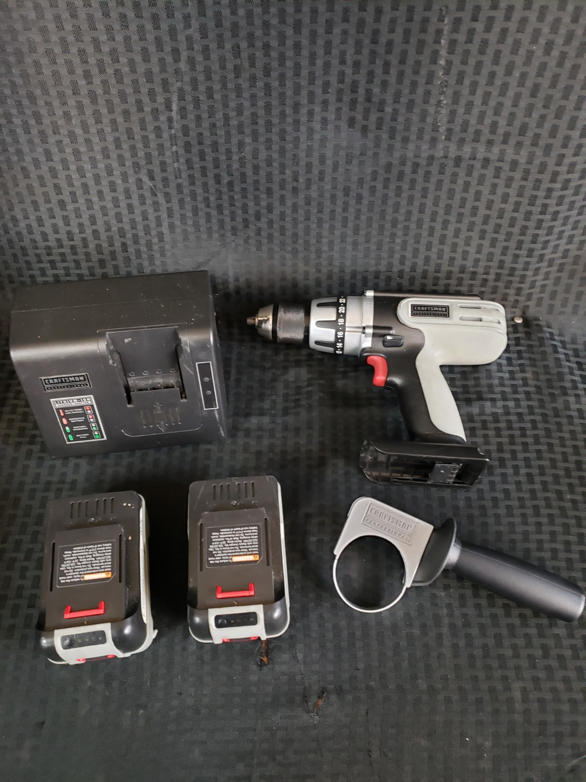 478124 – Craftsman Diehard Drill W/ Charger, 2 Batteries, & Carry Bag