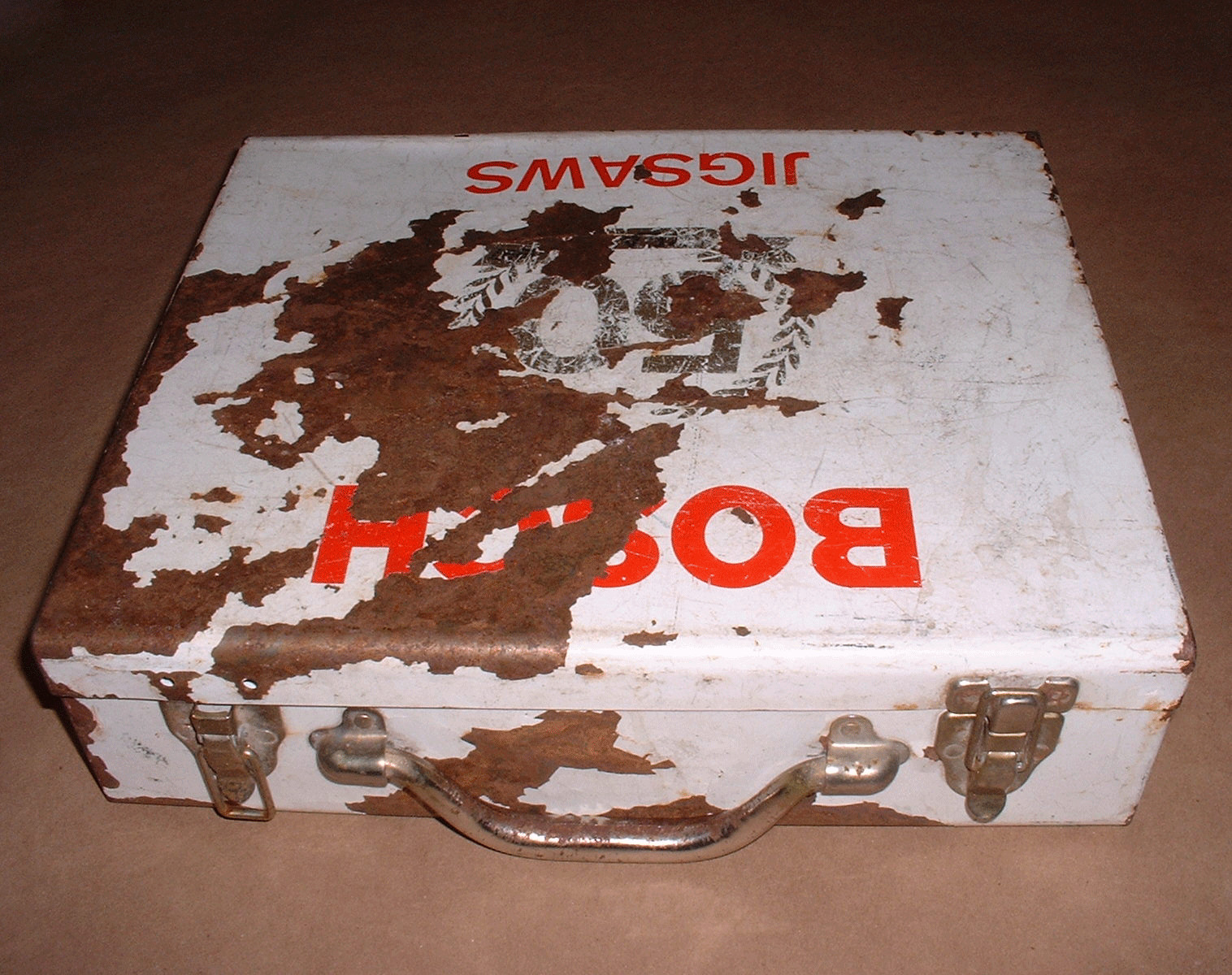 Bosch 1587AVS Variable Speed Jig Saw with Metal Case, Blades, and Extra Base