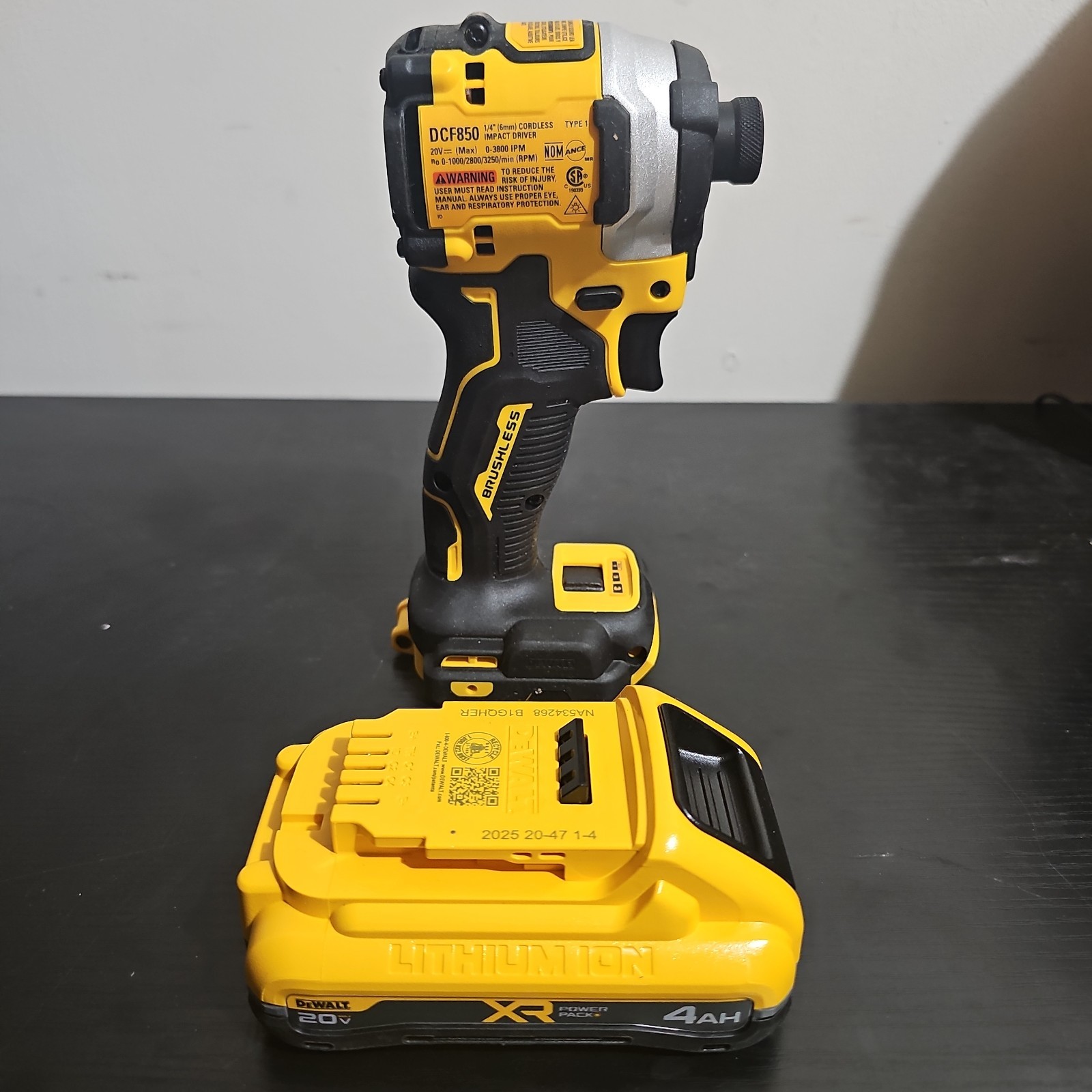 DEWALT Compact Impact Driver 1/4 » DCF850 & 4ah powerpack battery NEW