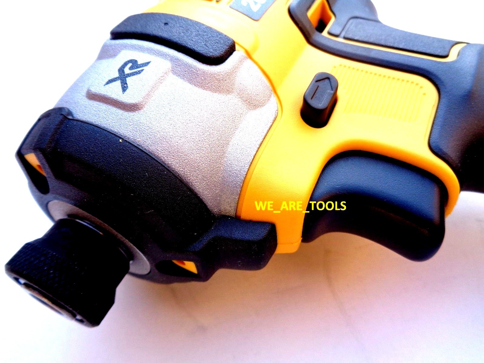 Dewalt DCF887 20V 3-Speed Brushless 1/4 Impact, (1) DCB204 4.0 Battery, Charger