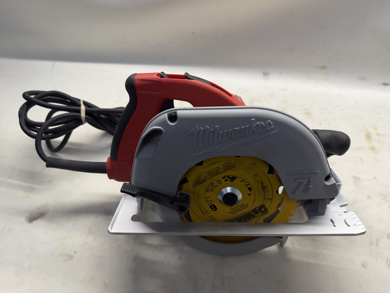 MILWAUKEE 6390-20 120V 7 1/4&Prime; CORDED ELECTRIC CIRCULAR TILT-LOK HAND SAW