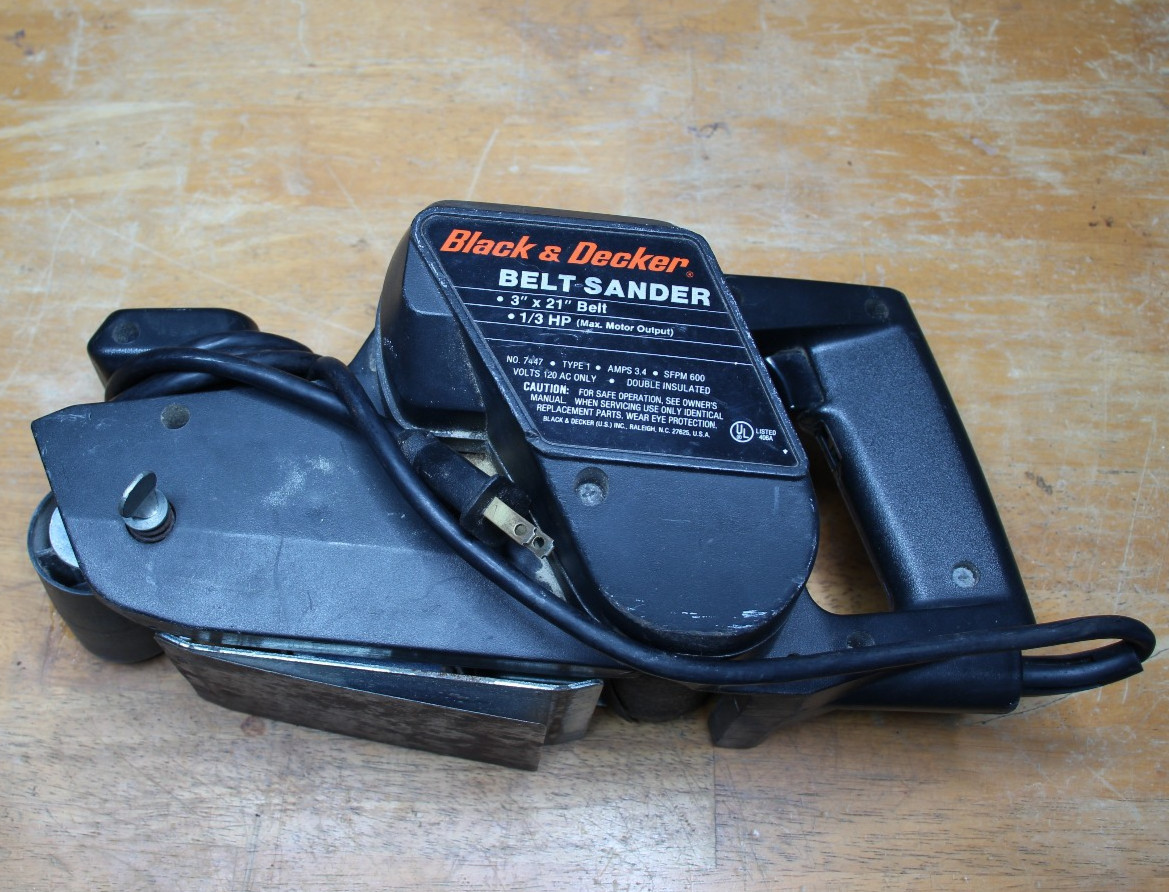 Black & Decker Belt Sander No 7447 Size: 3&Prime; x 21&Prime; Belt 1/3 HP