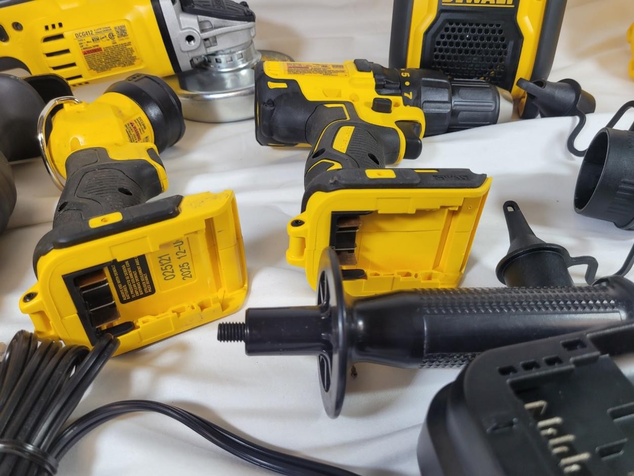 DeWalt 20V Tool Bundle Blower, Grinder, Saw, Vacuum, Radio, Drill, Light +