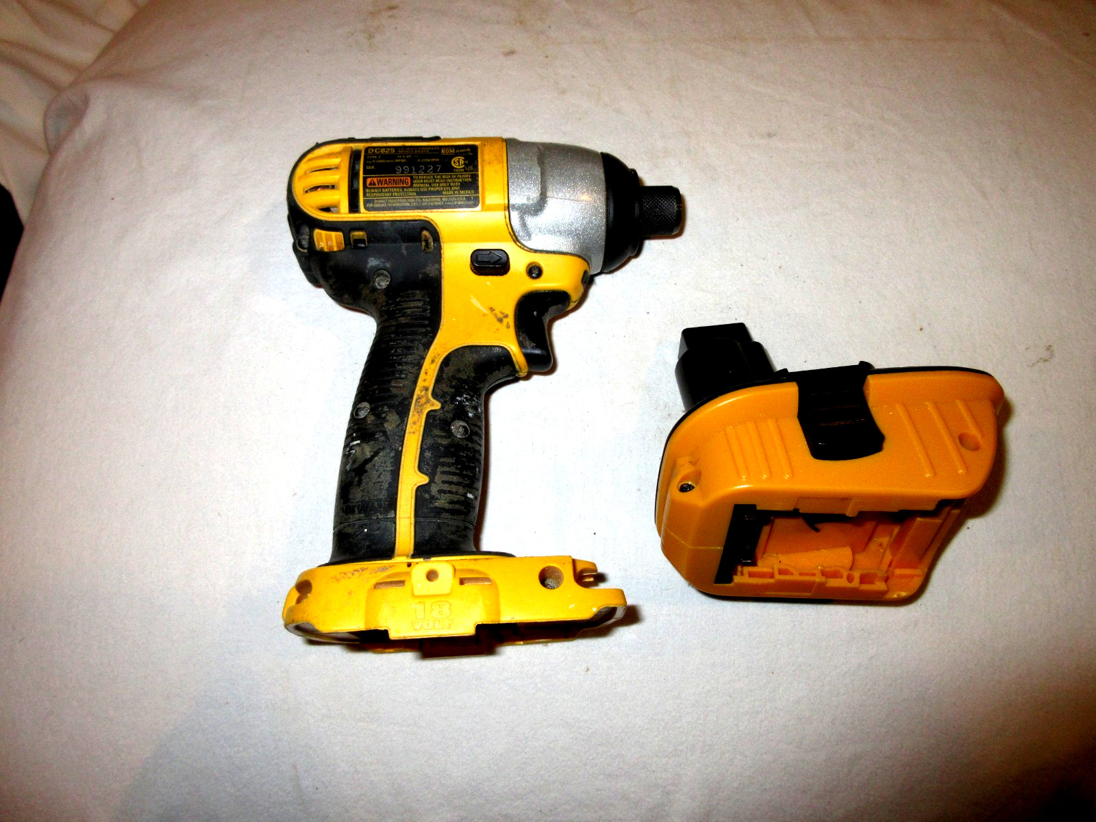 DeWalt DC825 Cordless 1/4&Prime; Impact Driver w/Battery?