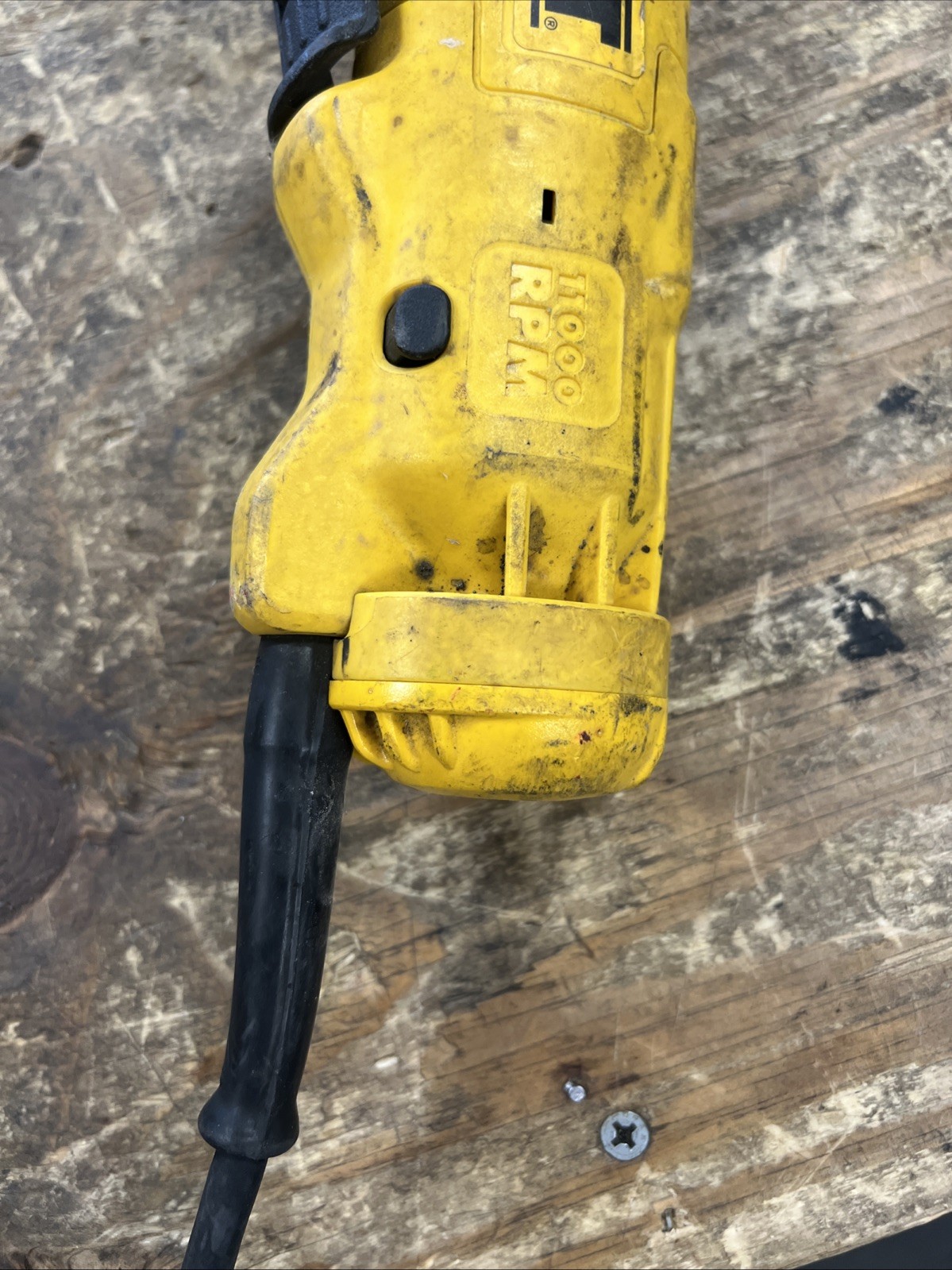 DEWALT DWE402 4 1/2&Prime; CORDED ANGLE GRINDER well used