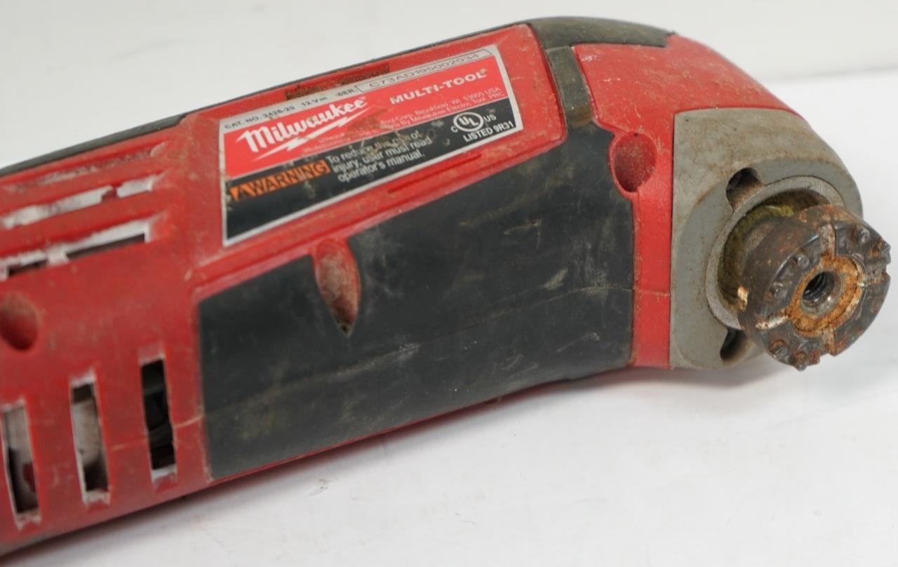 Milwaukee 2426-20 M12 12V Li-Ion Cordless Multi-Tool w/Battery & Charger