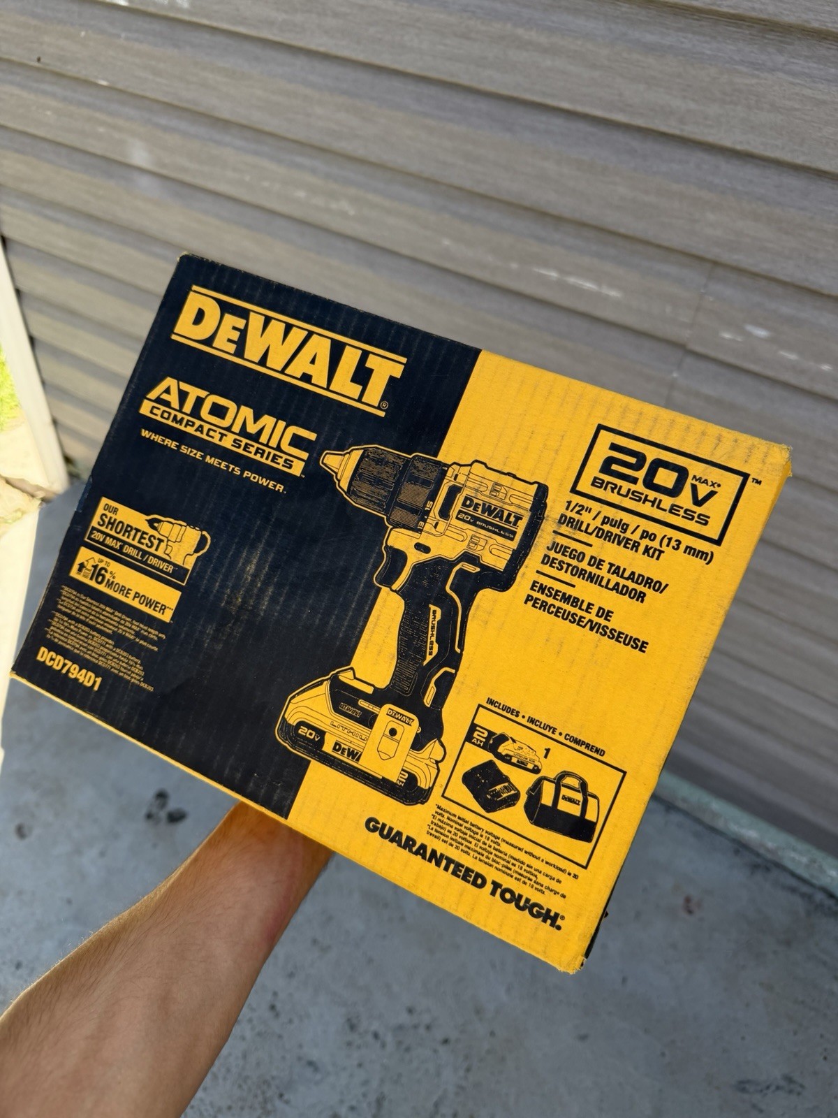 DEWALT ATOMIC 20V MAX Brushless 1/2in Keyless Drill/Driver Kit DCD794D1