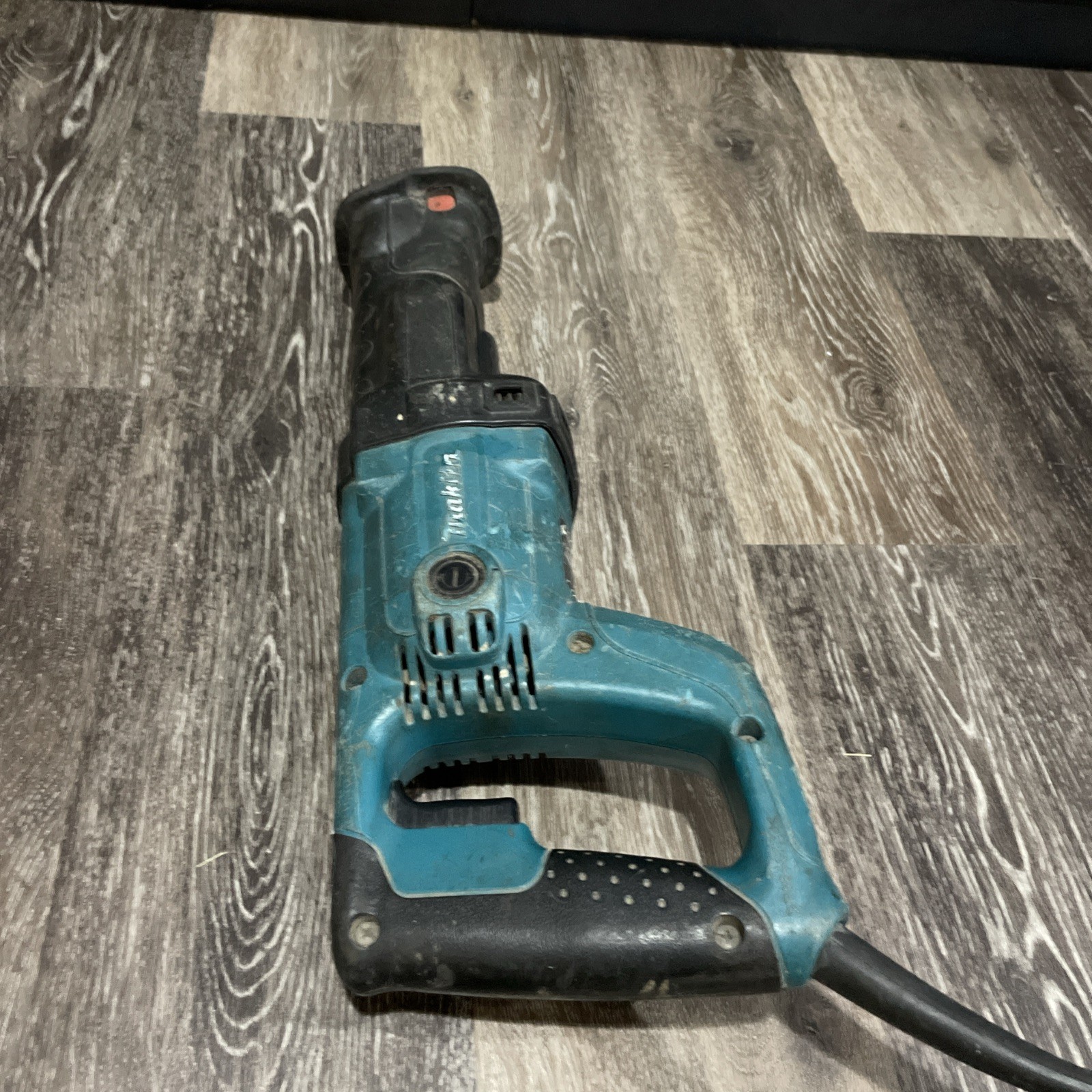 Makita JR3050T Corded Reciprocating Saw 1010W 220-240V Power Tool