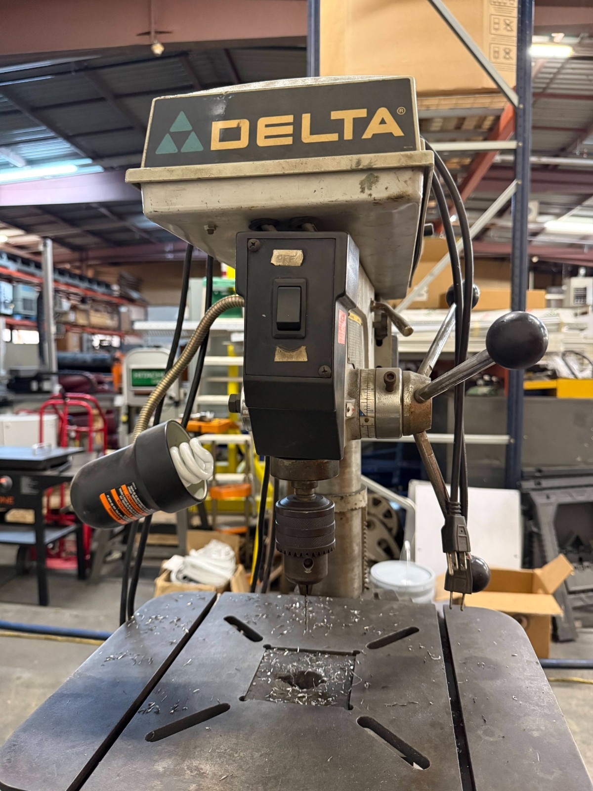 Delta 17-950L 16-1/2&Prime; Floor Standing Drill Pres with Worklight – Black/Silver