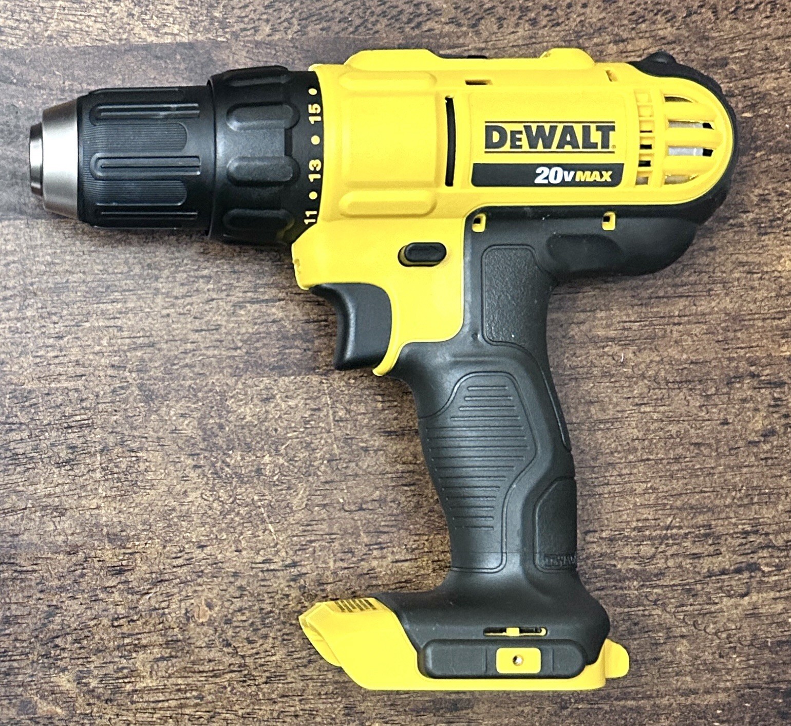 New DEWALT 20V MAX 1/2 Cordless Drill Driver Kit With Battery/Charger/Bag DCD771