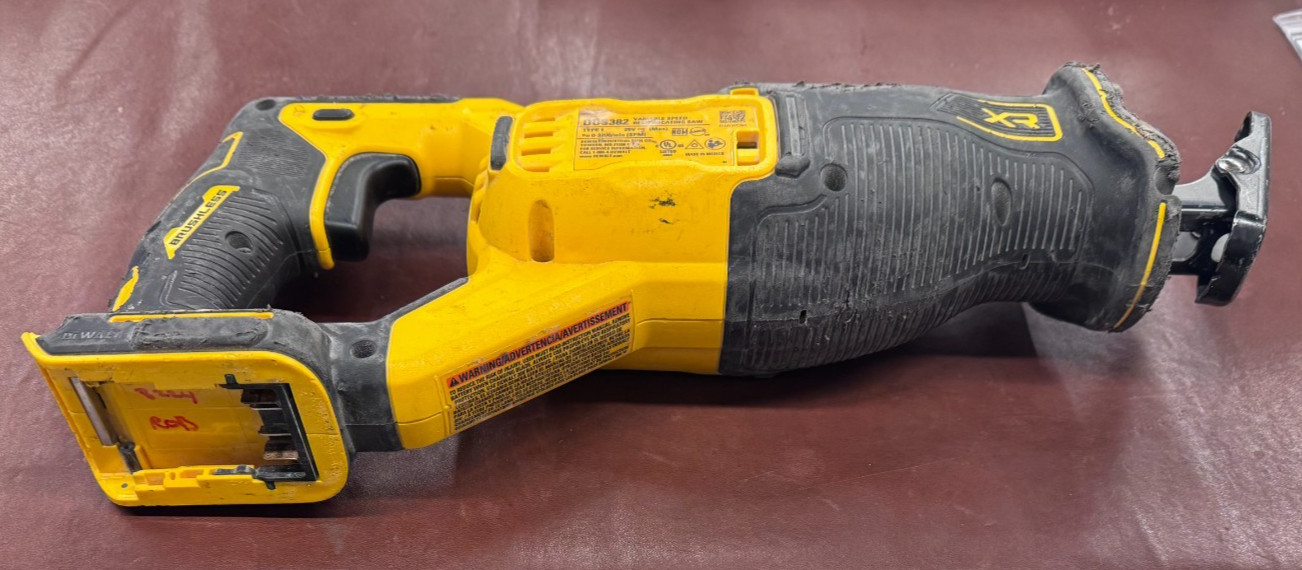 Dewalt DCS382 20V MAX XR Brushless Cordless Reciprocating Saw W/ Battery Charger