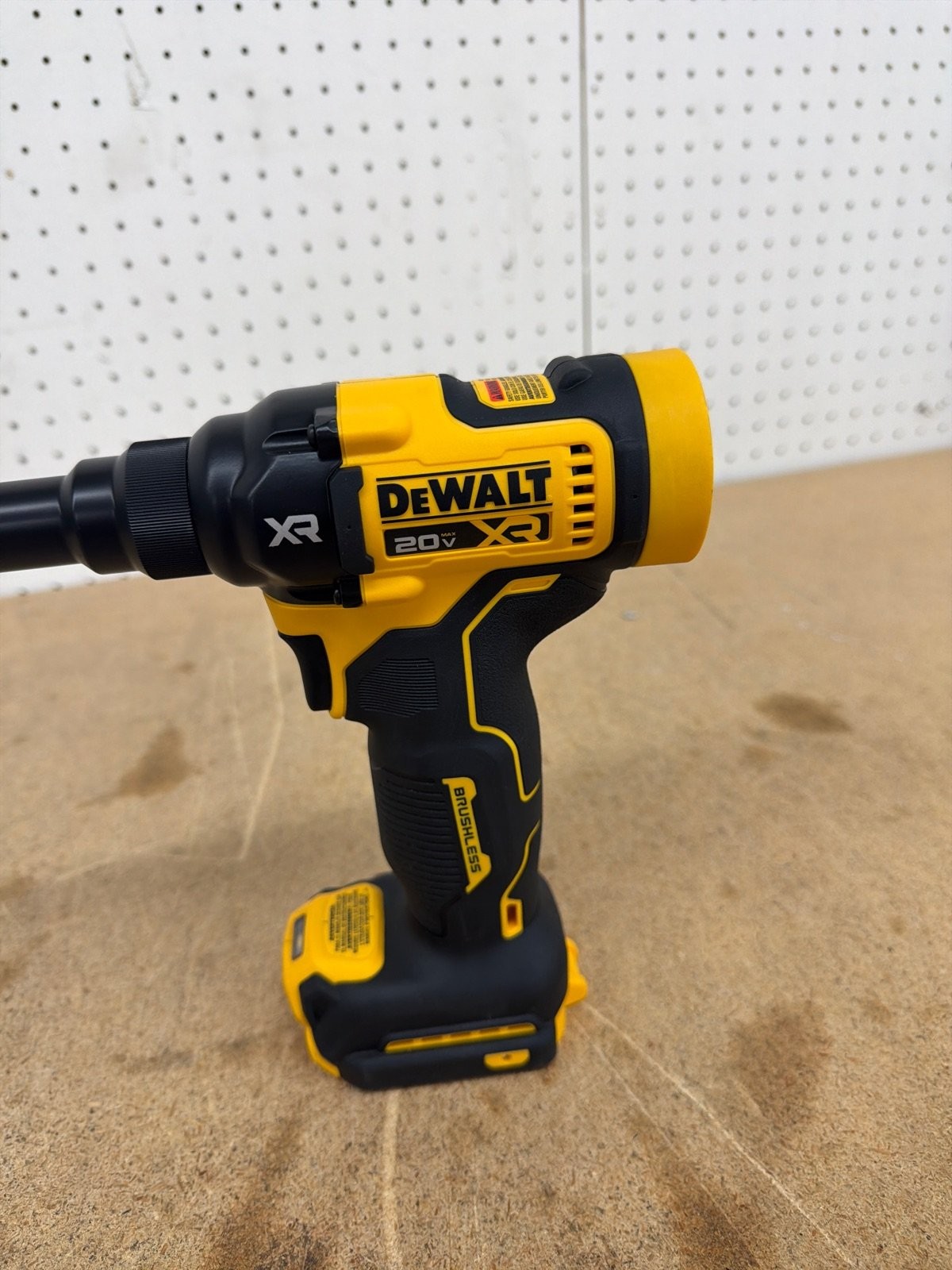 DEWALT 20-Volt MAX Cordless 3/16 in. Rivet Tool (Tool-Only) MISSING nose shroud