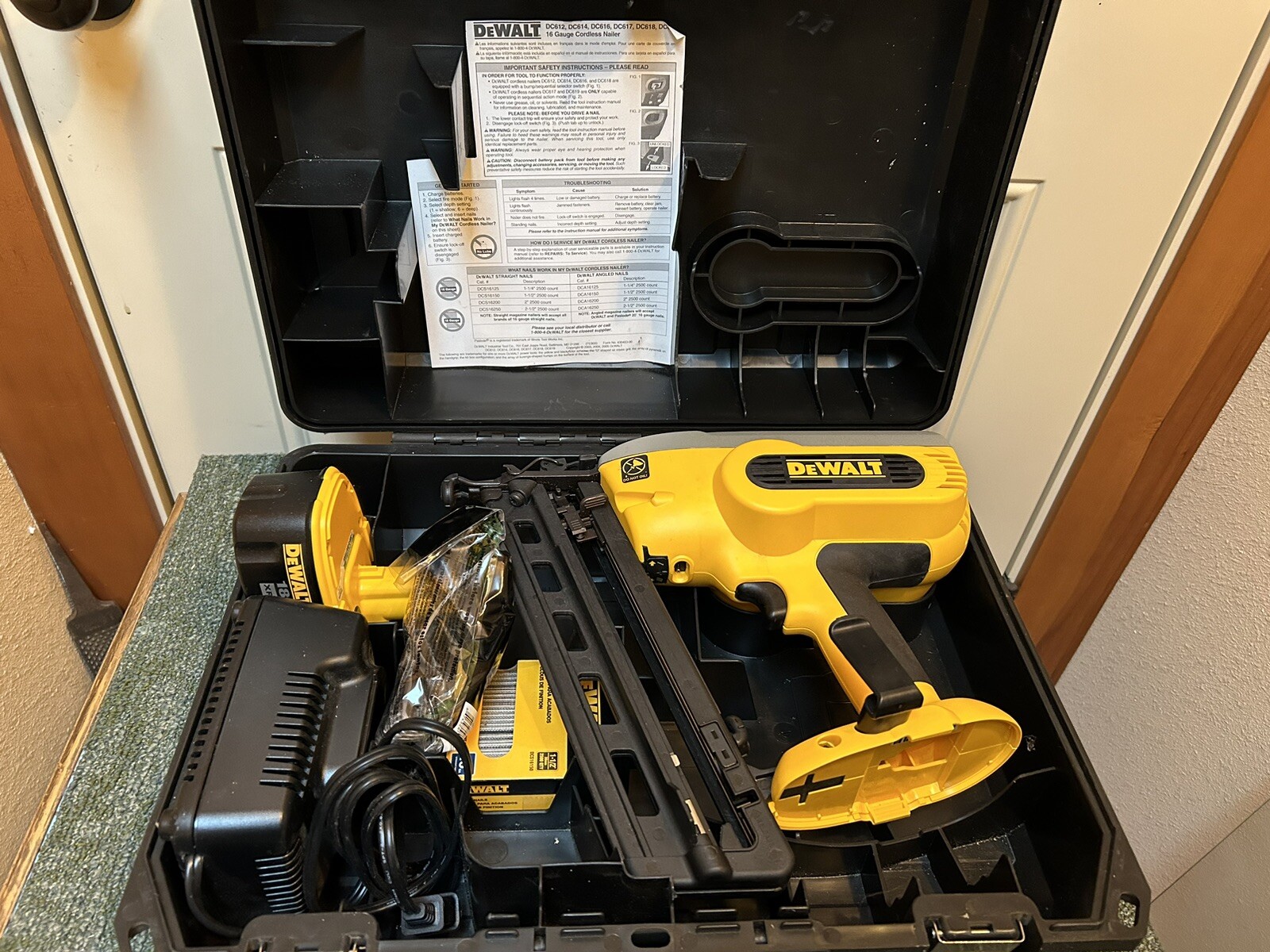 DEWALT 18V DC618 CORDLESS NAIL GUN HARD CASE BATTERY CHARGER NAILS EXCELLENT