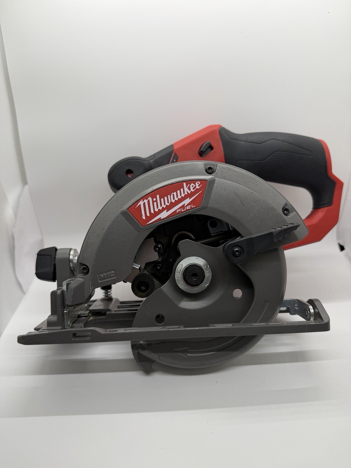 Milwaukee M12 FUEL 2530-20 5-3/8&Prime; Cordless Circular Saw 12V Tool Only