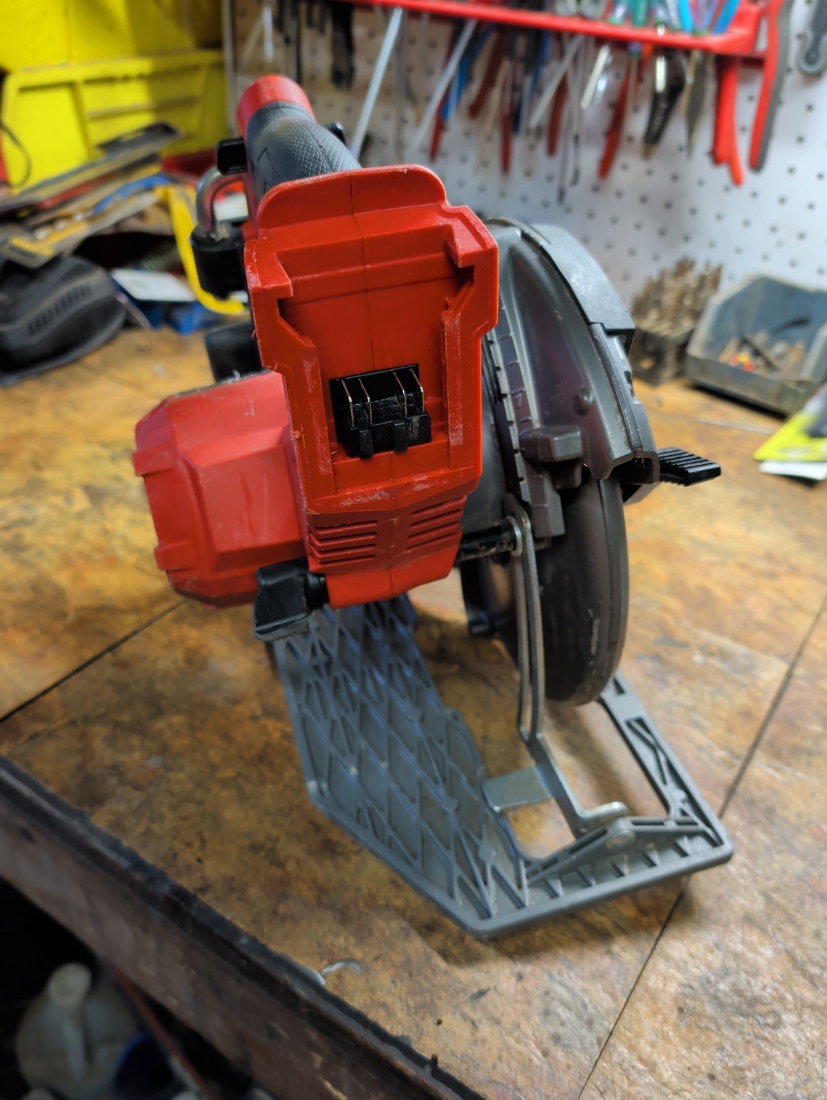 Milwaukee (2732-20) 7-1/4in M18 Fuel Circular Saw