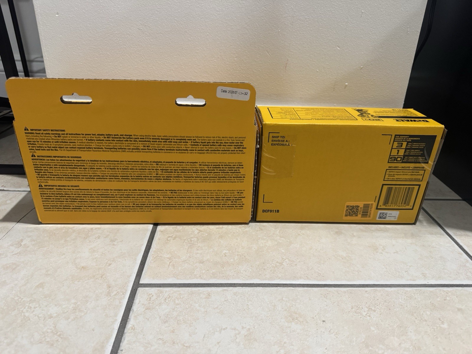 DeWALT 20v Compact Impact Wrench With Hog Ring Anvil & Battery And Charger Kit
