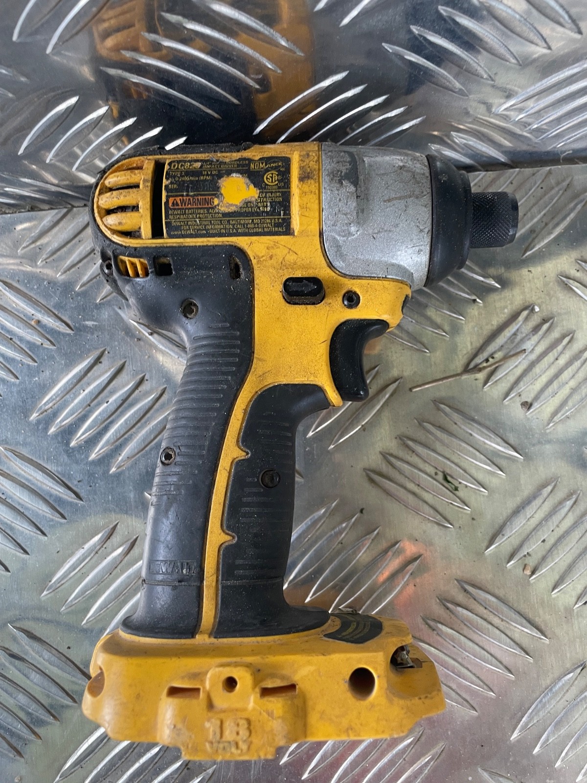 Tool only DEWALT DC825 1/4 inch Cordless Impact Driver – Black/Yellow