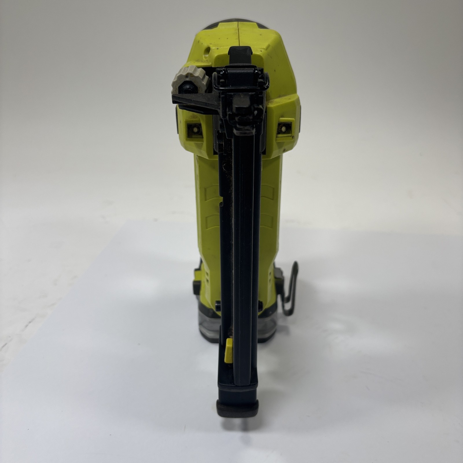 Ryobi P320 Airstrike 18-Volt ONE+ Lithium-Ion Cordless Brad Nailer
