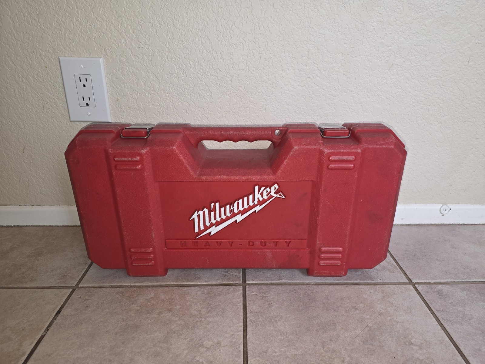 ((HARD CASE ONLY)) Milwaukee 6523-21 360° Rotating Handle Orbital Super Sawzall