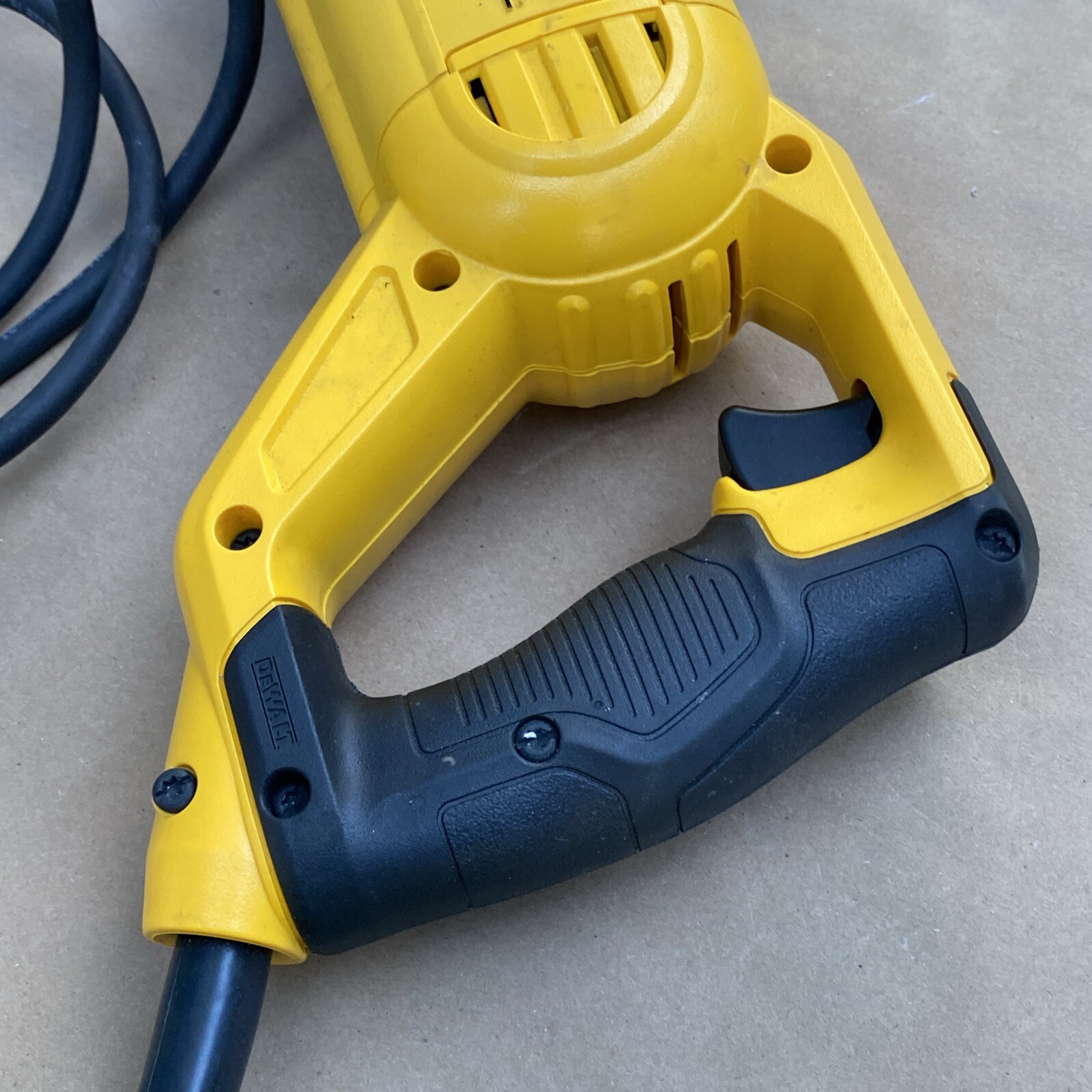 DeWALT DWE305 12Amp 2900RPM Corded Variable Speed Reciprocating Saw