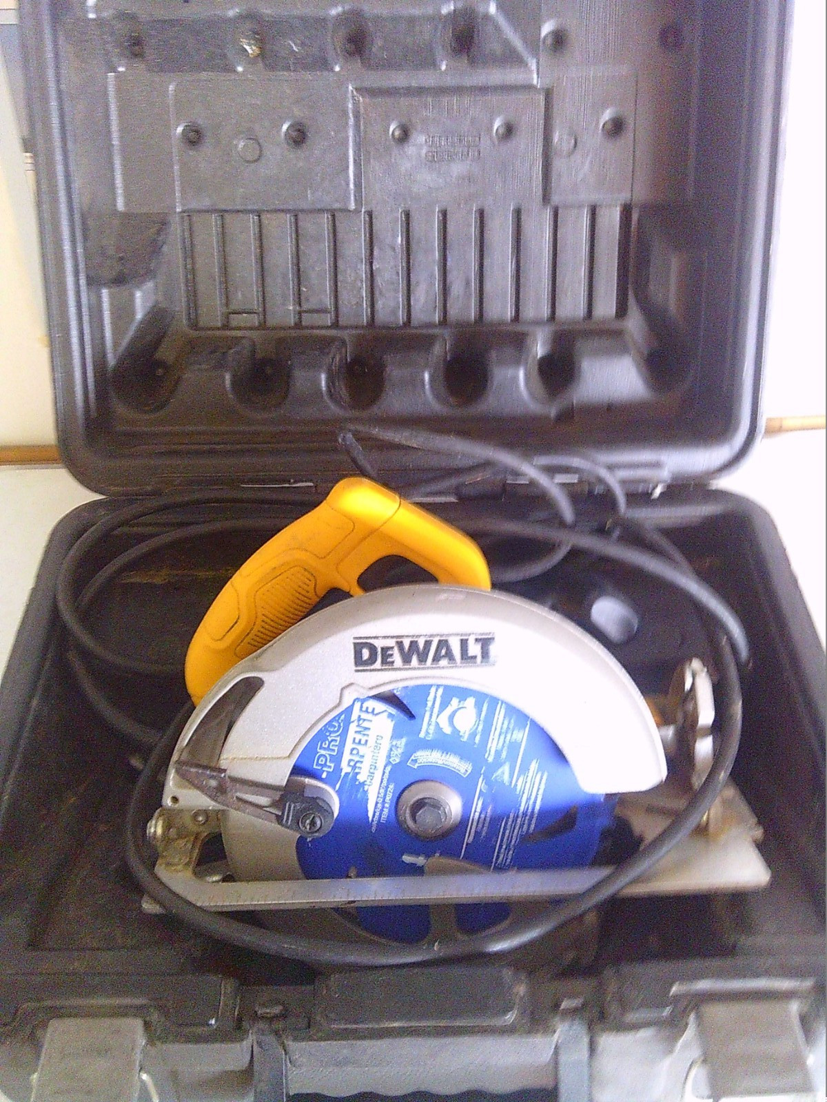 Dewalt 7-1/4&Prime; Circular Saw With Case DWE575 Type 1