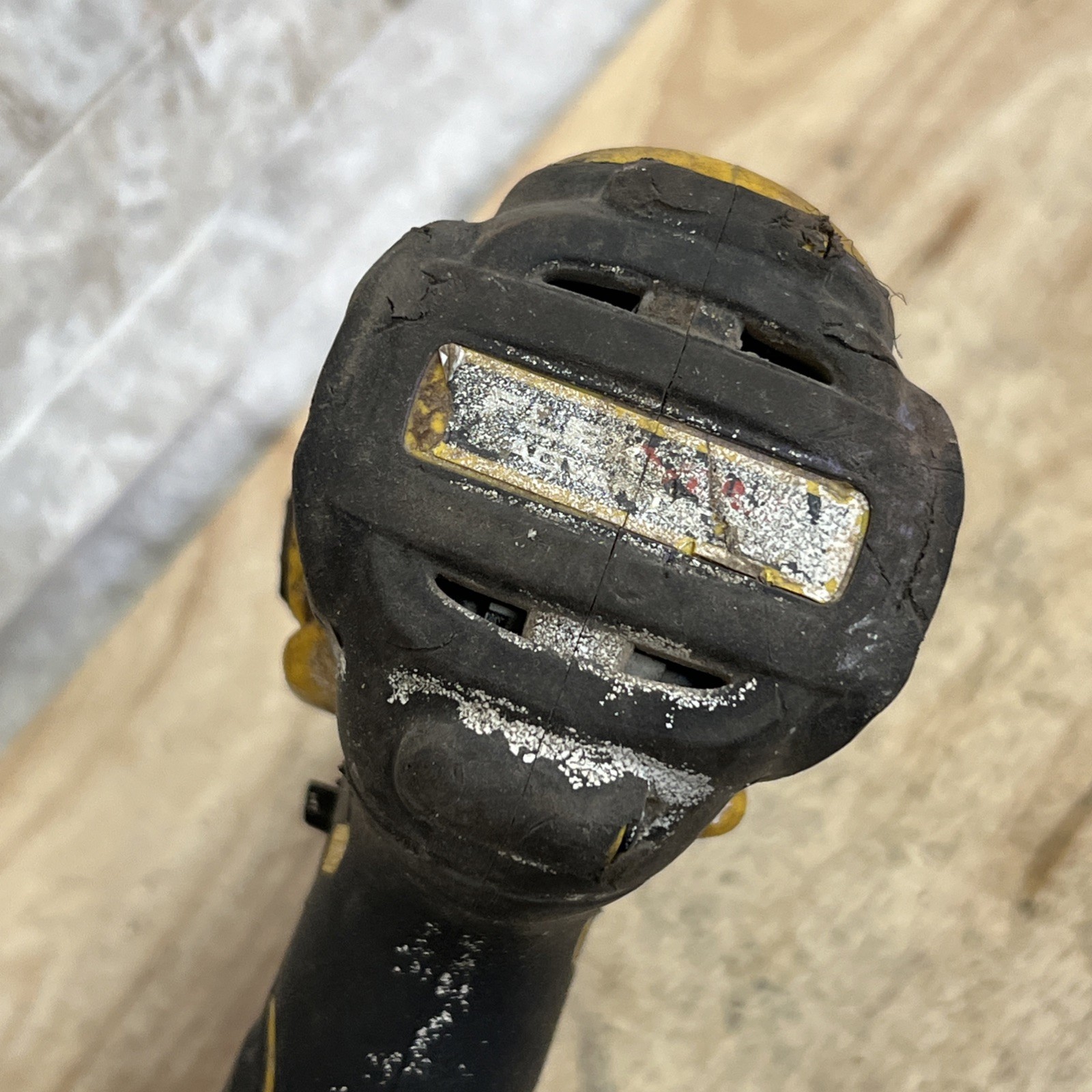 DEWALT 20V DCD999 Cordless 1/2” Hammer Drill/Drill Driver – FOR PARTS OR REPAIR