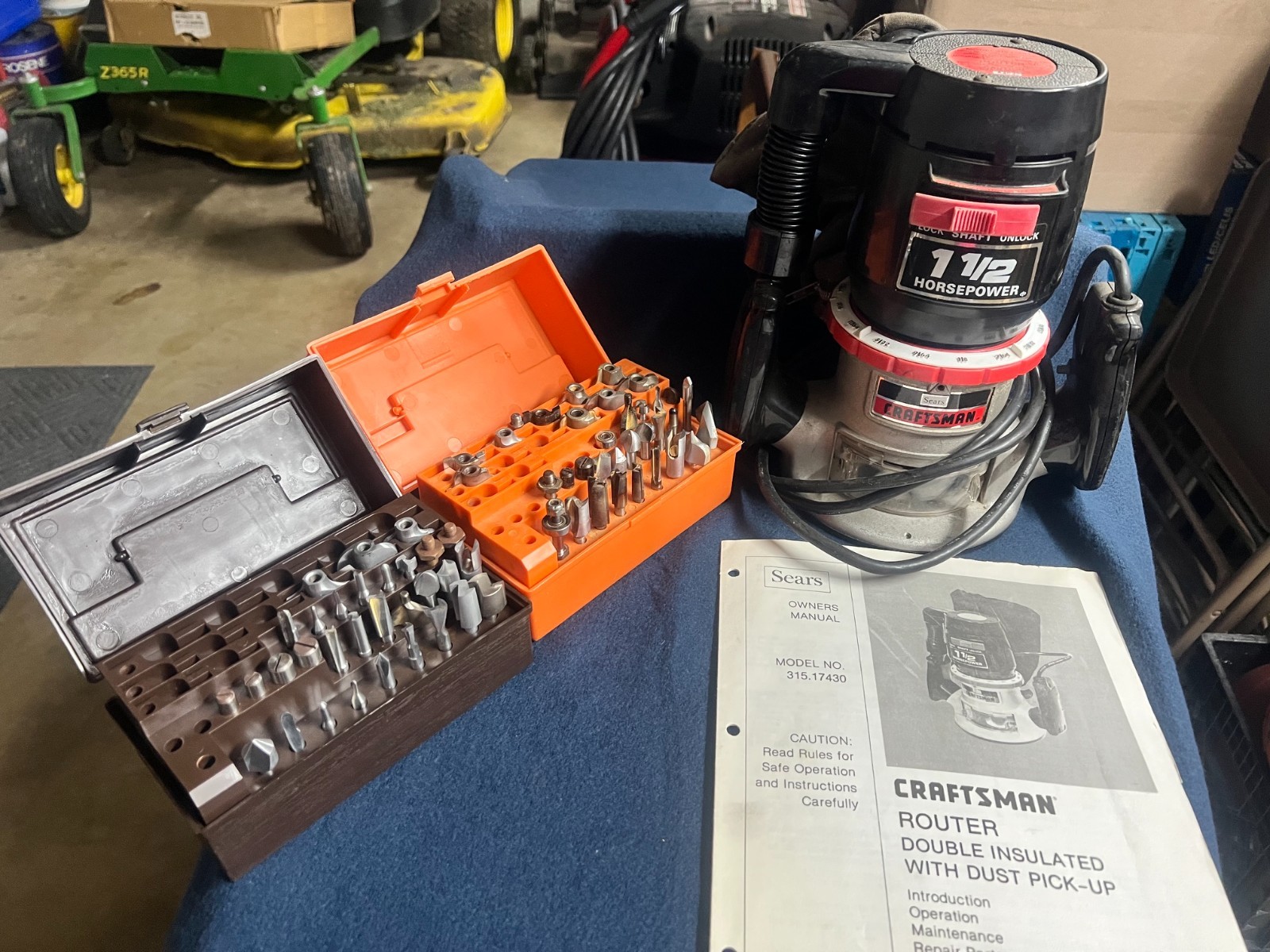 Craftsman 1 1/2 hp Double Insulated Router with Dust Pick-Up & Two Sets of Bits