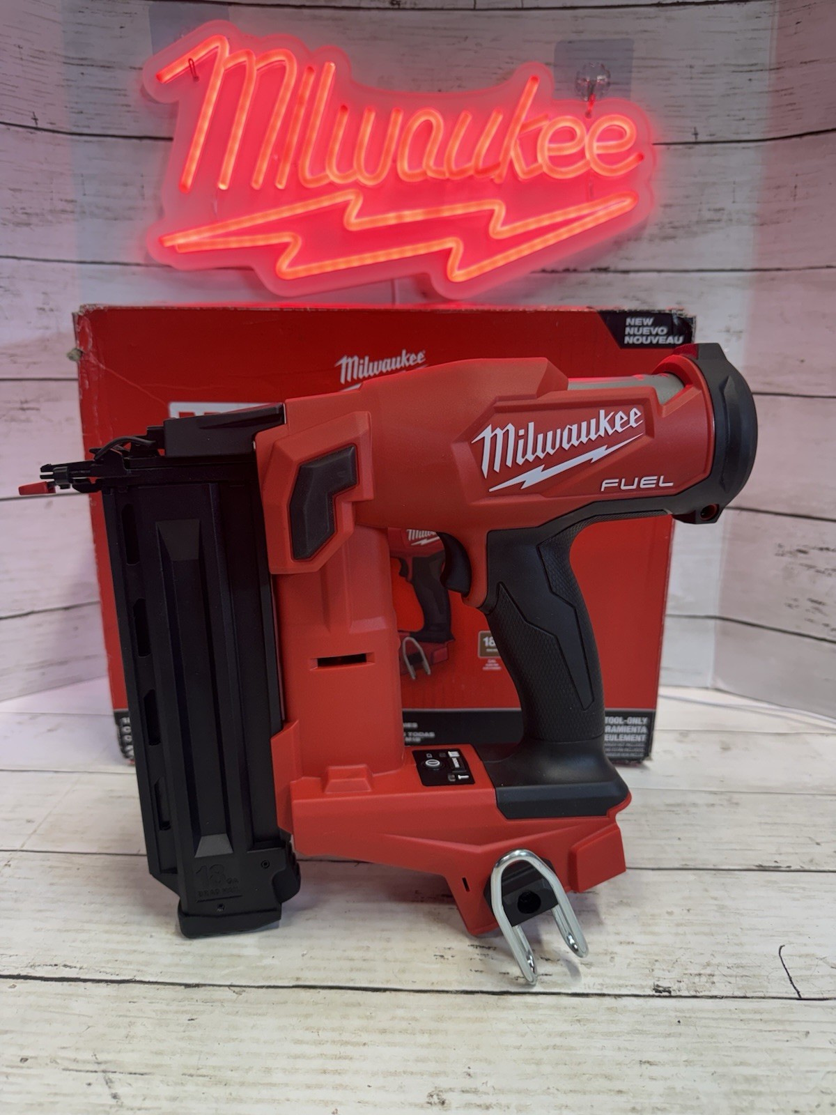 Milwaukee M18 FUEL™ 18 Gauge Brad Nailer (2746-20) **Free Milwaukee Gift**