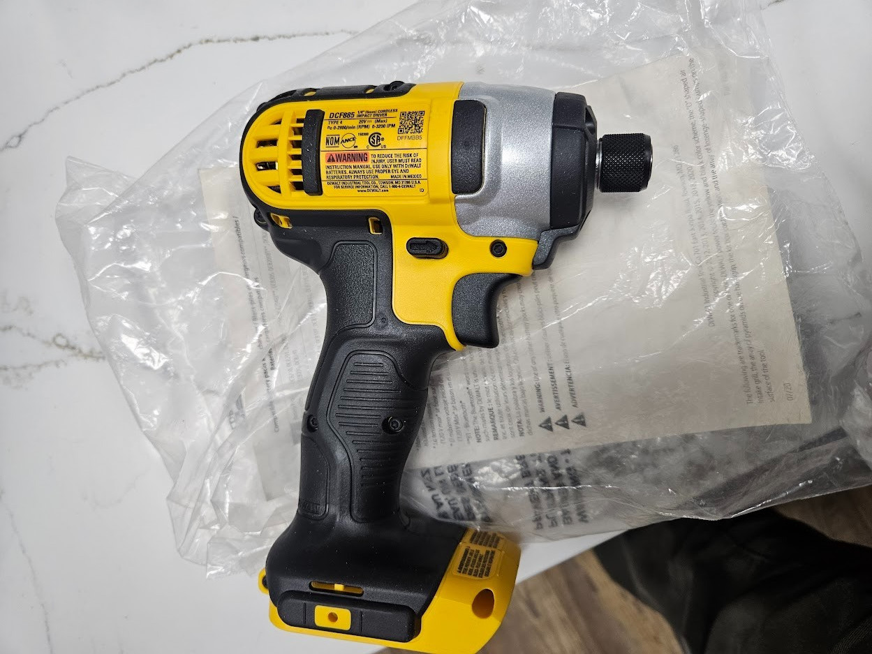 Dewalt – DCF885 – 20V Cordless 1/4&Prime; Impact Driver 20 Volt MAX Lithium Ion