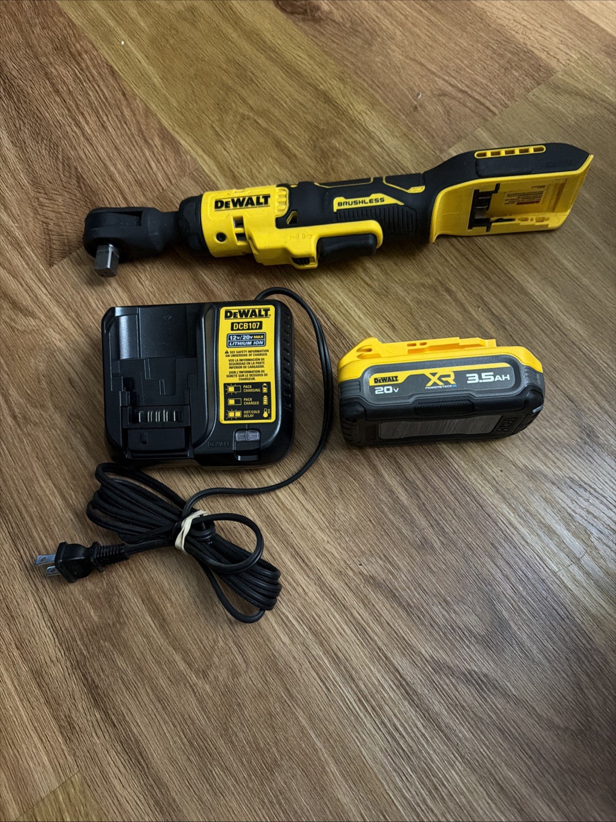 DEWALT DCF512 ATOMIC 20V MAX 1/2” Drive Ratchet, Power Stack Battery, Charger