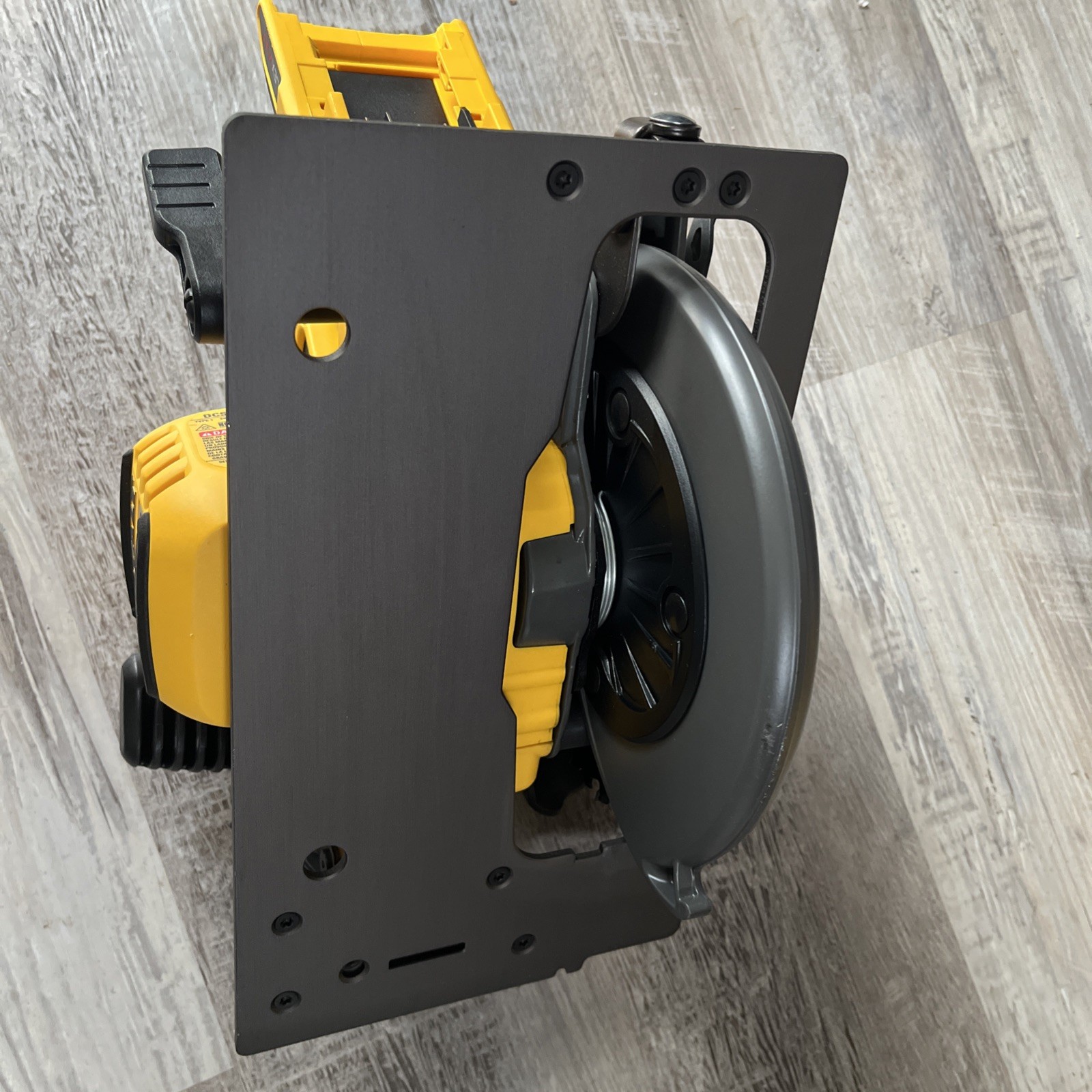 NEW! GENUINE DeWalt 60 Volt FlexVolt 7 1/4&Prime; Brushless Circular Saw DCS578B