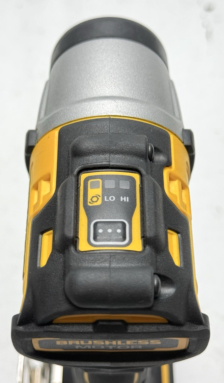 DeWALT XTREME DCF902 12V MAX Brushless 3/8&Prime; Cordless Impact Wrench KIT