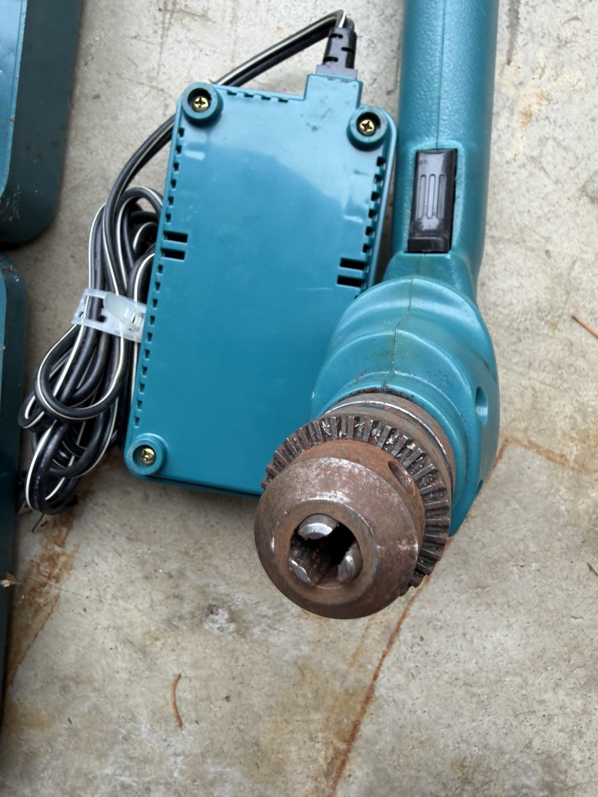 Makita 7.2V Cordless Drill 6071D & Charger DC7100 & Battery (Battery is shot)