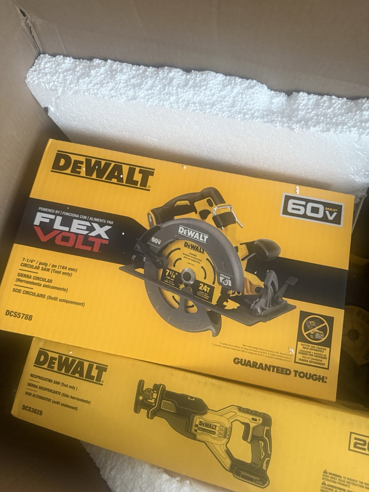 DEWALT FLEXVOLT 60V 7-1/4&Prime; Brushless Circular Saw w/ 9Ah Li-Ion Battery