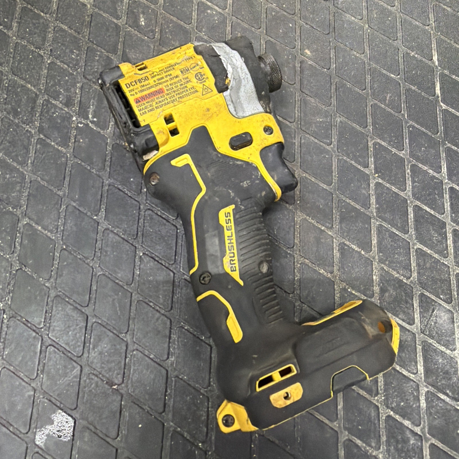 DEWALT 20V MAX Brushless Cordless Impact Driver DCF850 1/4in Tool Only