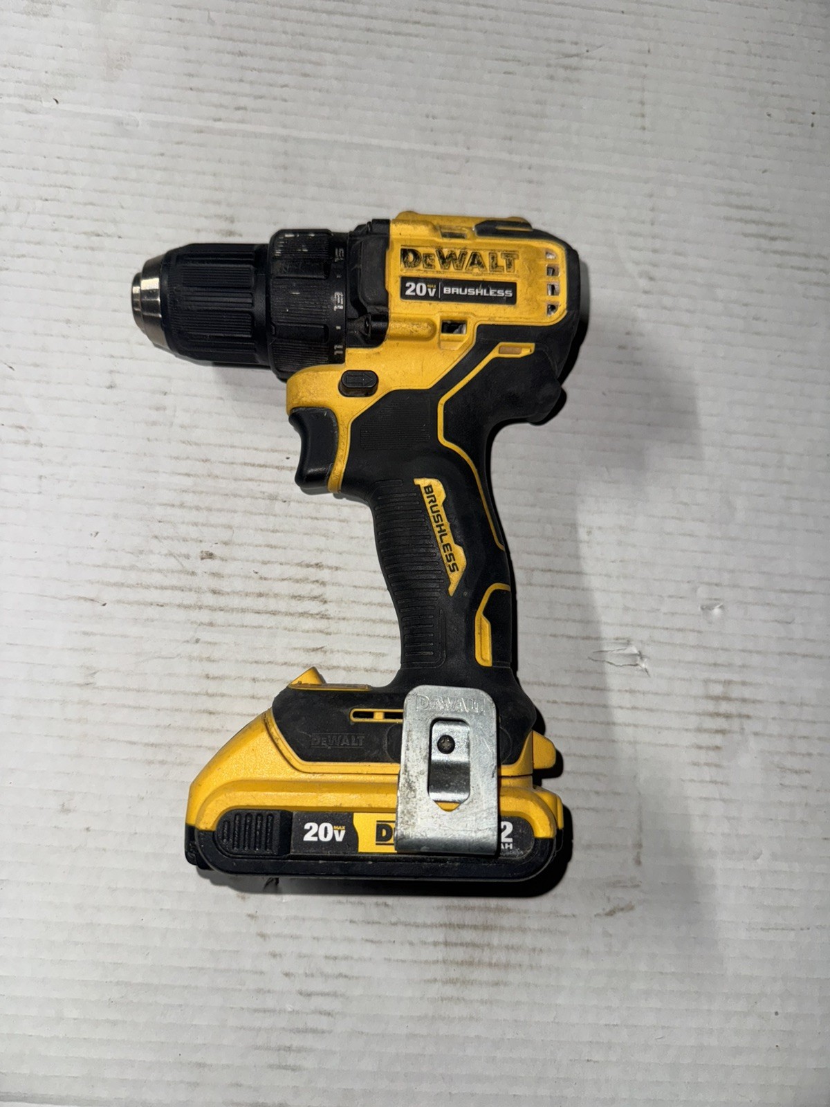 DEWALT DCD708 ATOMIC 20V MAX Brushless Cordless 1/2&Prime; Drill with 2ah battery