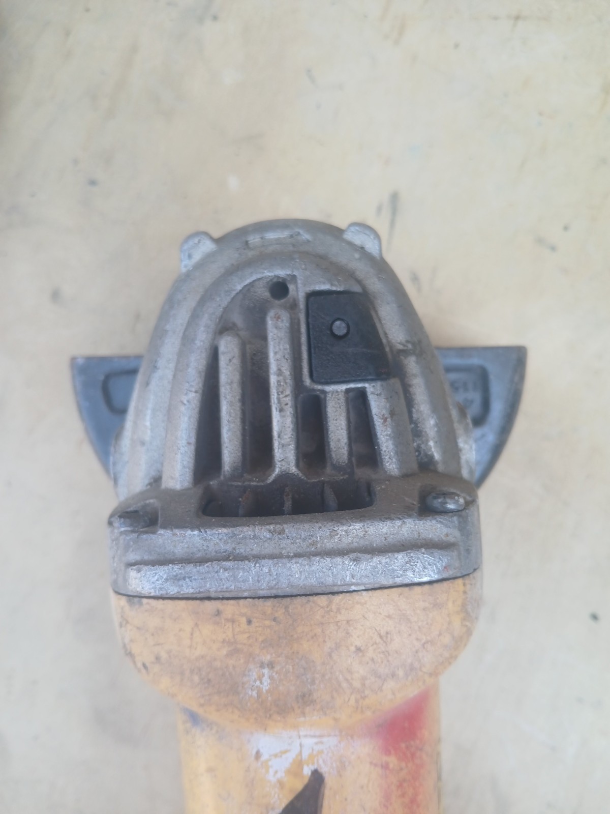 *PARTS/REPAIR* DEWALT DWE402N 120V 4-1/2&Prime; Corded Angle Grinder Not Tested