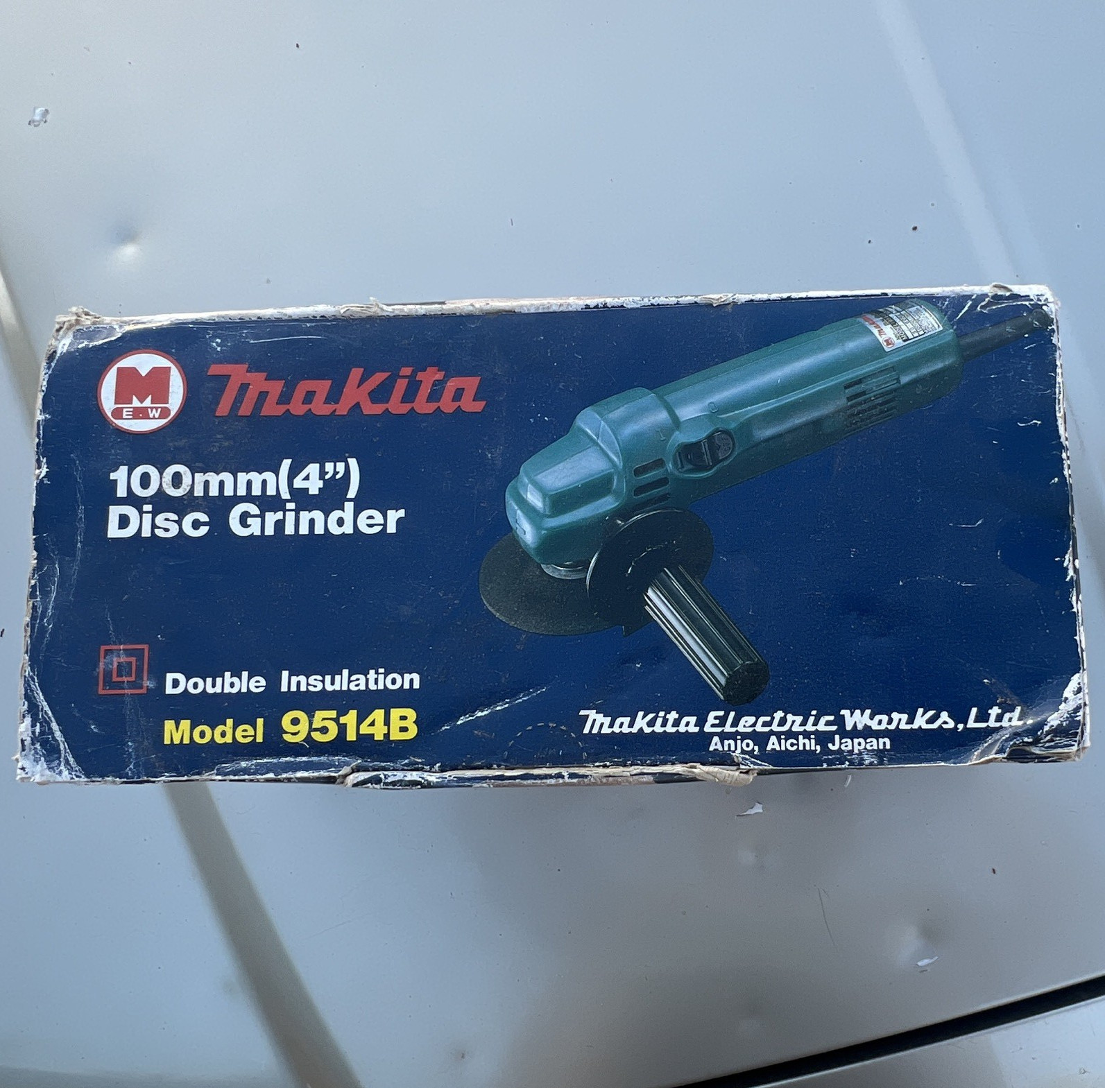 Makita 9514B 4in Disc Grinder, Corded Electric, Double Insulated, Blue