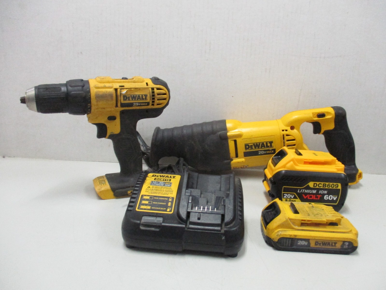 DeWALT 20v 1/2&Prime; Drill Driver, Reciprocating Saw w/2 Batteries,Charger & Tool Bag