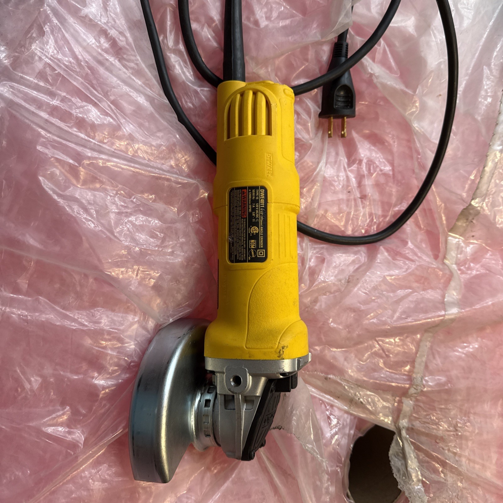 DEWALT DWE4011 4-1/2&Prime; Corded Small Angle Grinder Missing The Nut For The Arbor