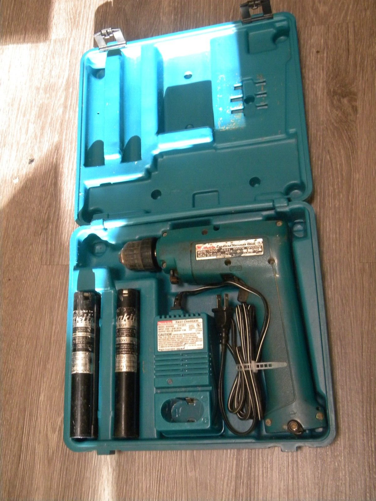 Makita – Cordless Driver Drill 6095D 9.6V w/ Charger, 2 Batteries, Case -[Works]