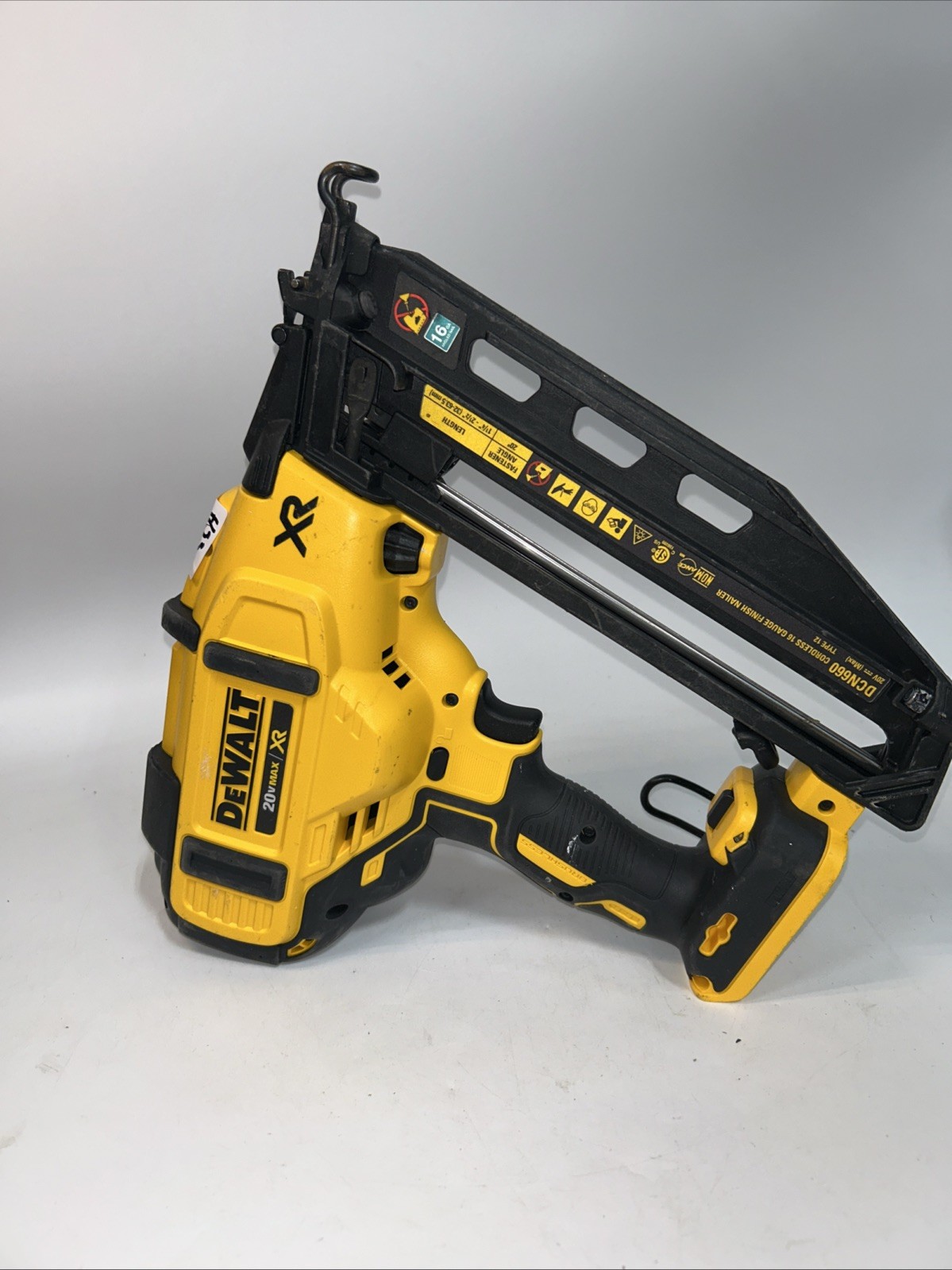 DEWALT DCN660B 20V 16 GA Nail Gun H32