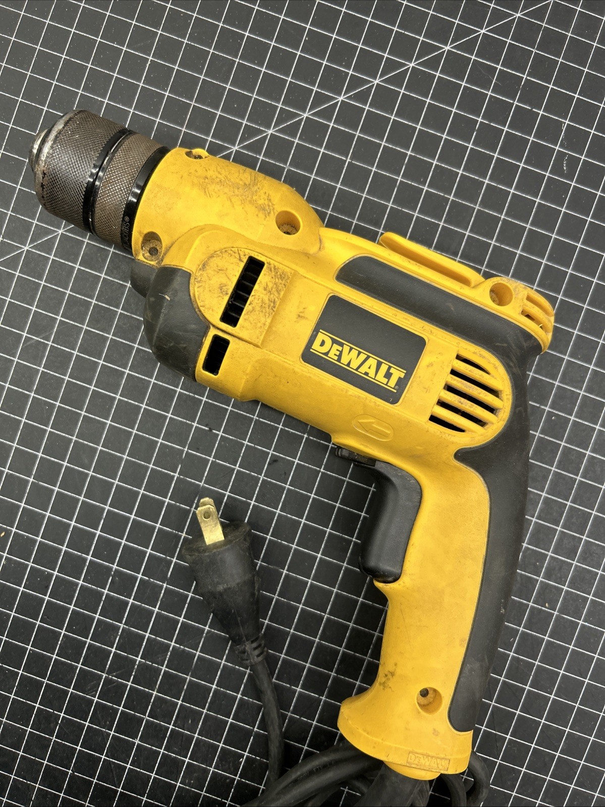 Dewalt DWD112 3/8&Prime; VSR Drill Keyless Chuck Corded Electric