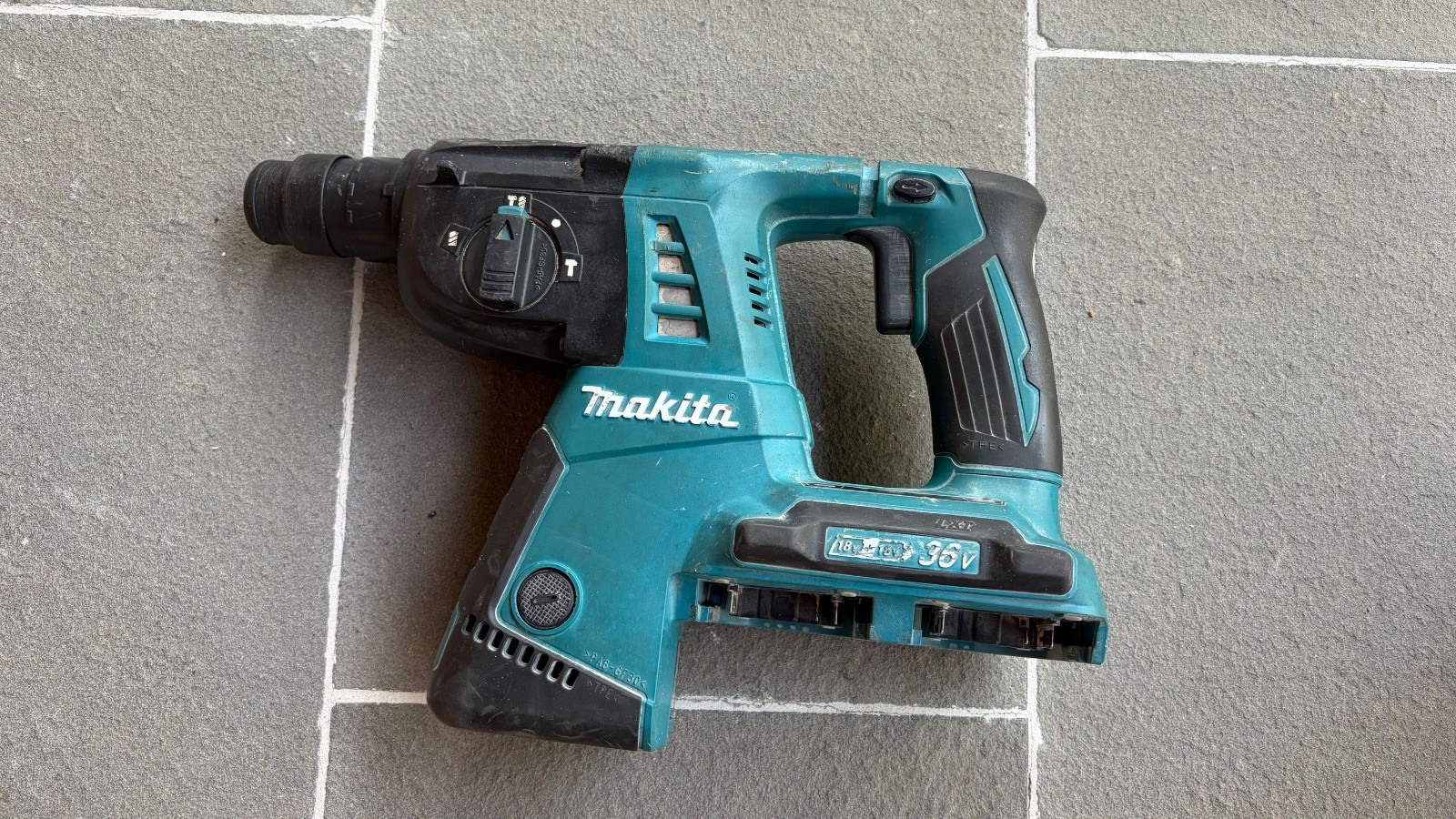 Makita XRH05 LXT 1&Prime; SDS Plus Rotary Hammer 36V (18V X2) parts/not working