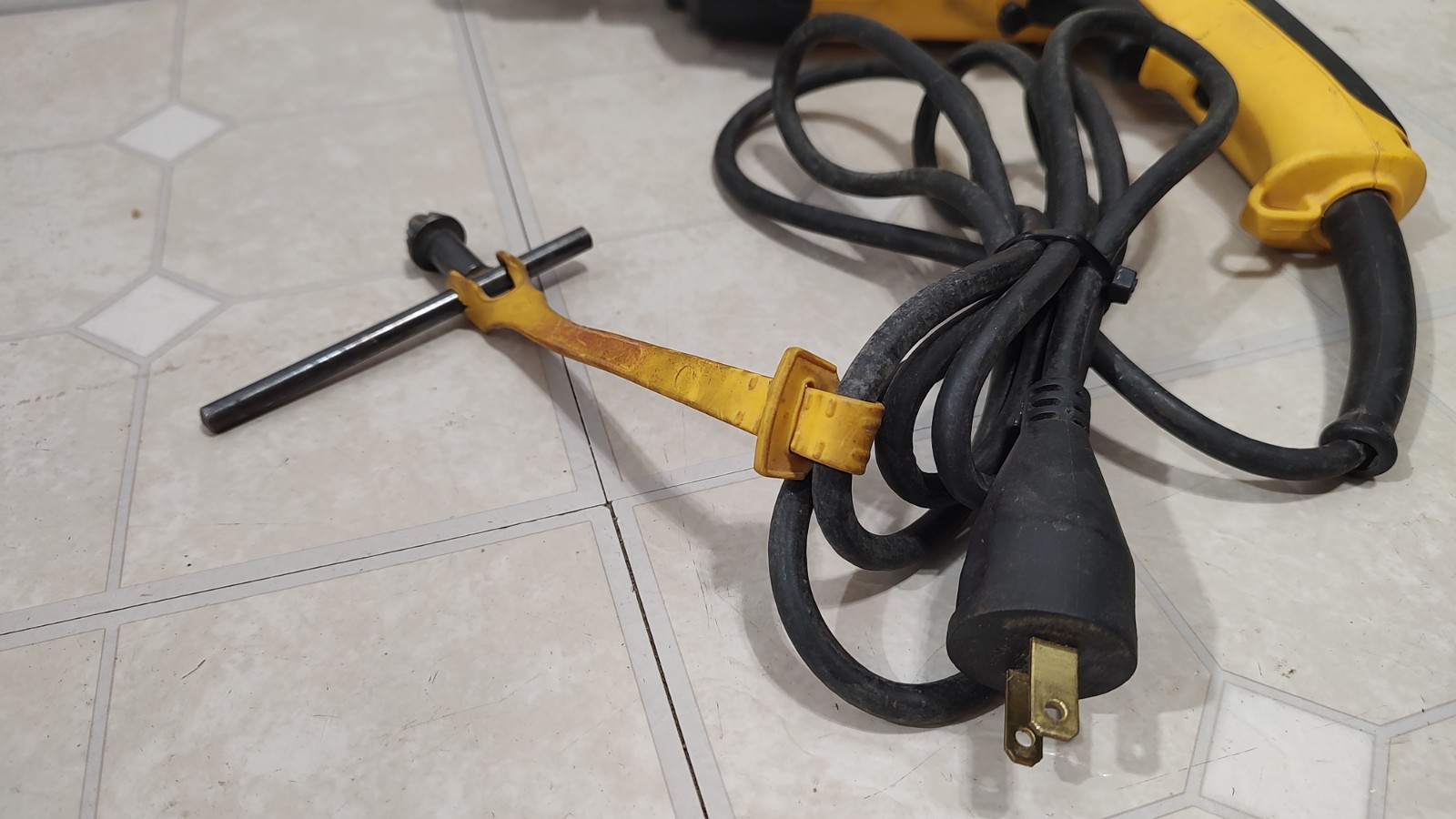 DEWALT DW511 120V 7.8A 1/2&Prime; 13mm VSR Single Speed Corded Hammerdrill Tested(Vid)