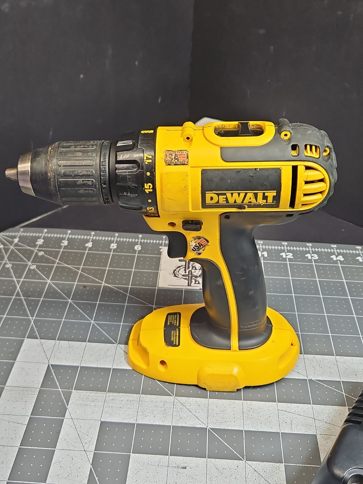 DeWalt DC720 18V Cordless 1/2&Prime; Drill/Driver w/ Charger Dw9116- No Battery – Used