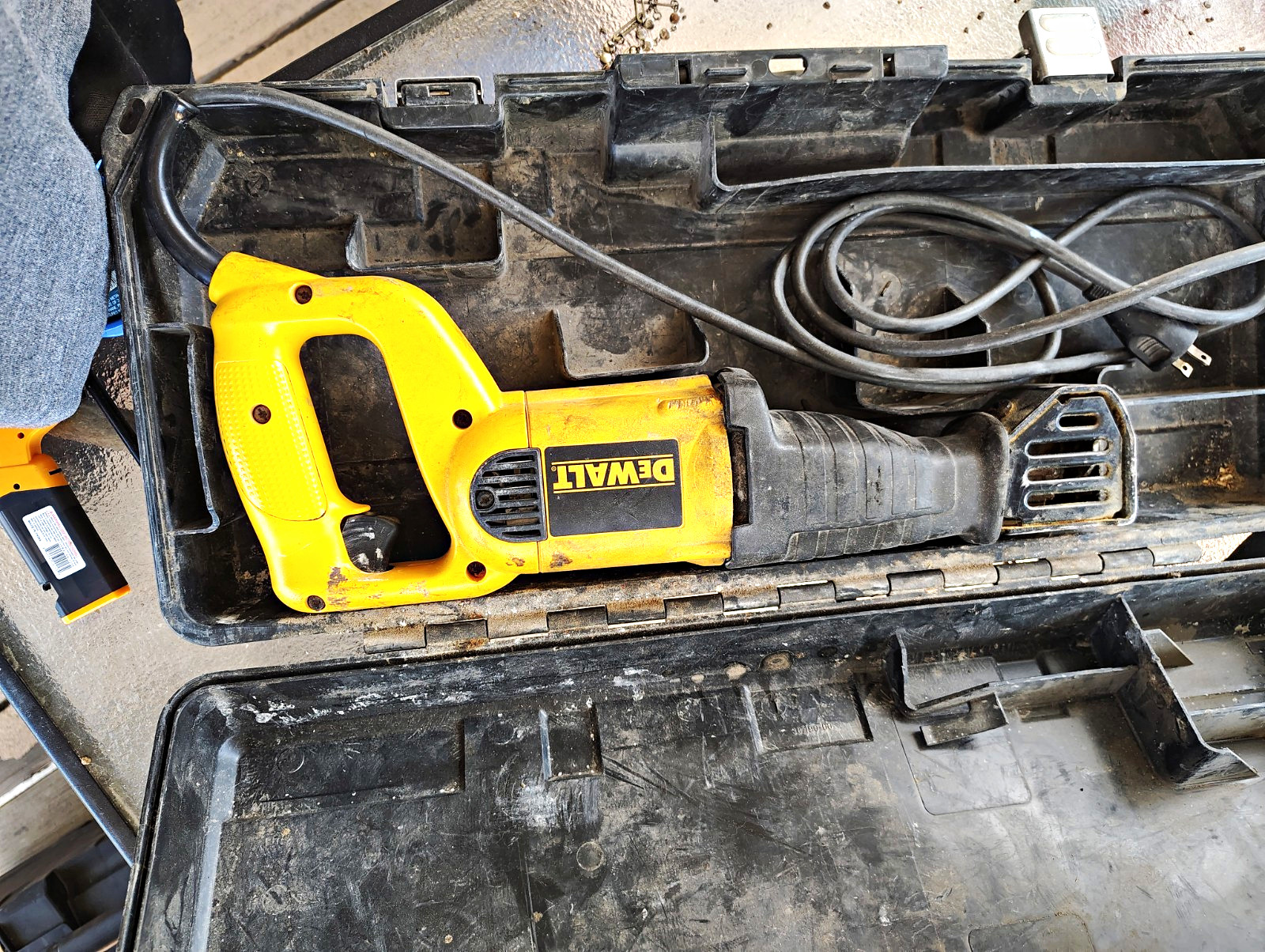 DEWALT DW304P 120V Corded Electric Reciprocating Saw w/ Case