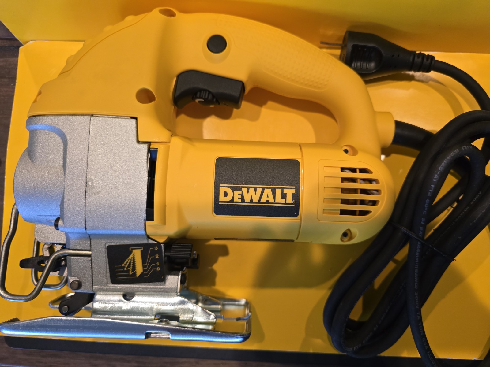 DEWALT DW317 CORDED JIGSAW NEW OPEN BOX W/BAG