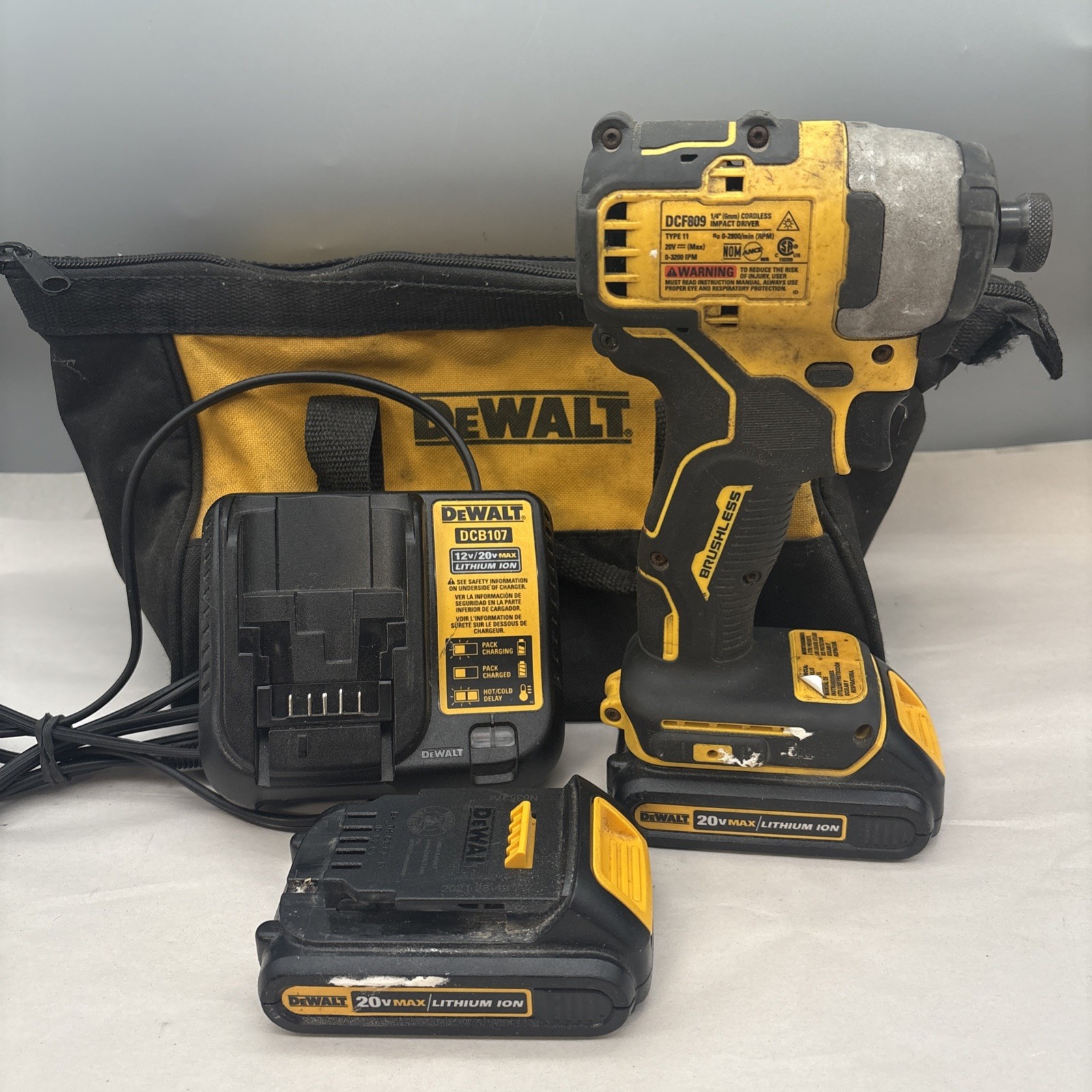 DEWALT DCF809 20V Brushless 1/4&Prime; Cordless Impact Driver with2 Batterys & Charger